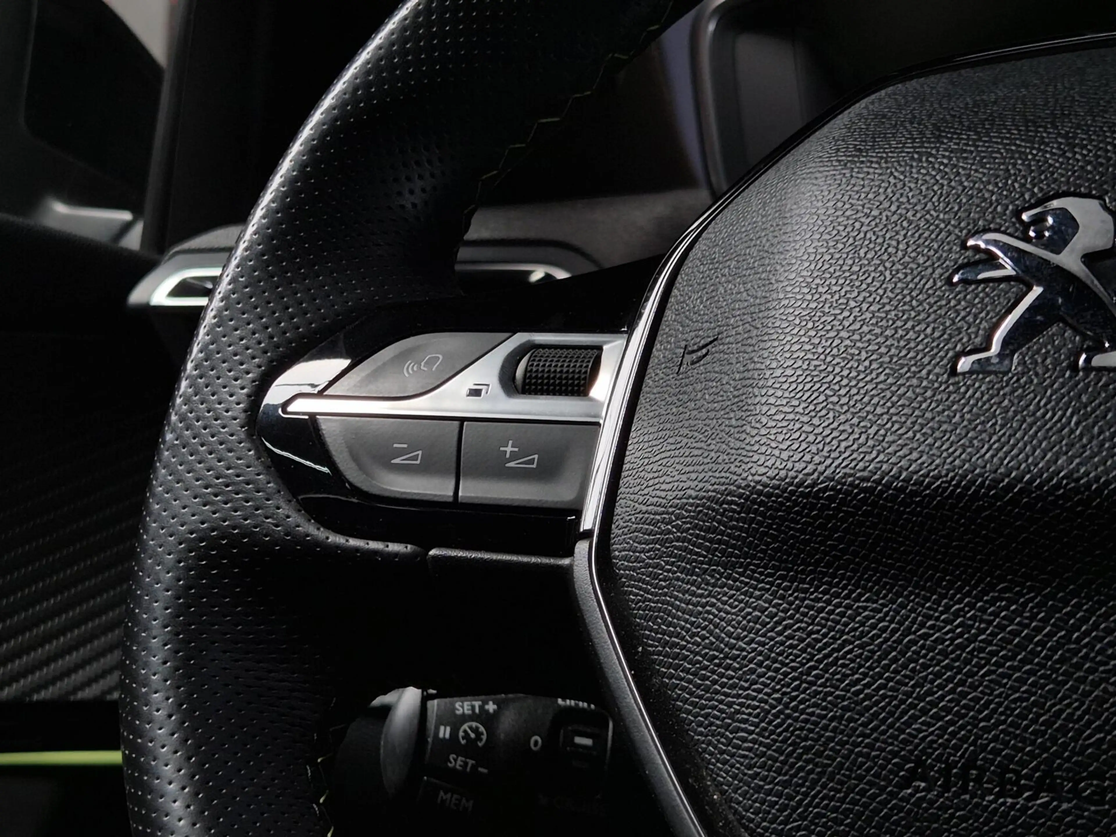 Peugeot e-2008 EV GT Pack 50 kWh |CAM.|CRUISE|APP|SFEER — photo 8