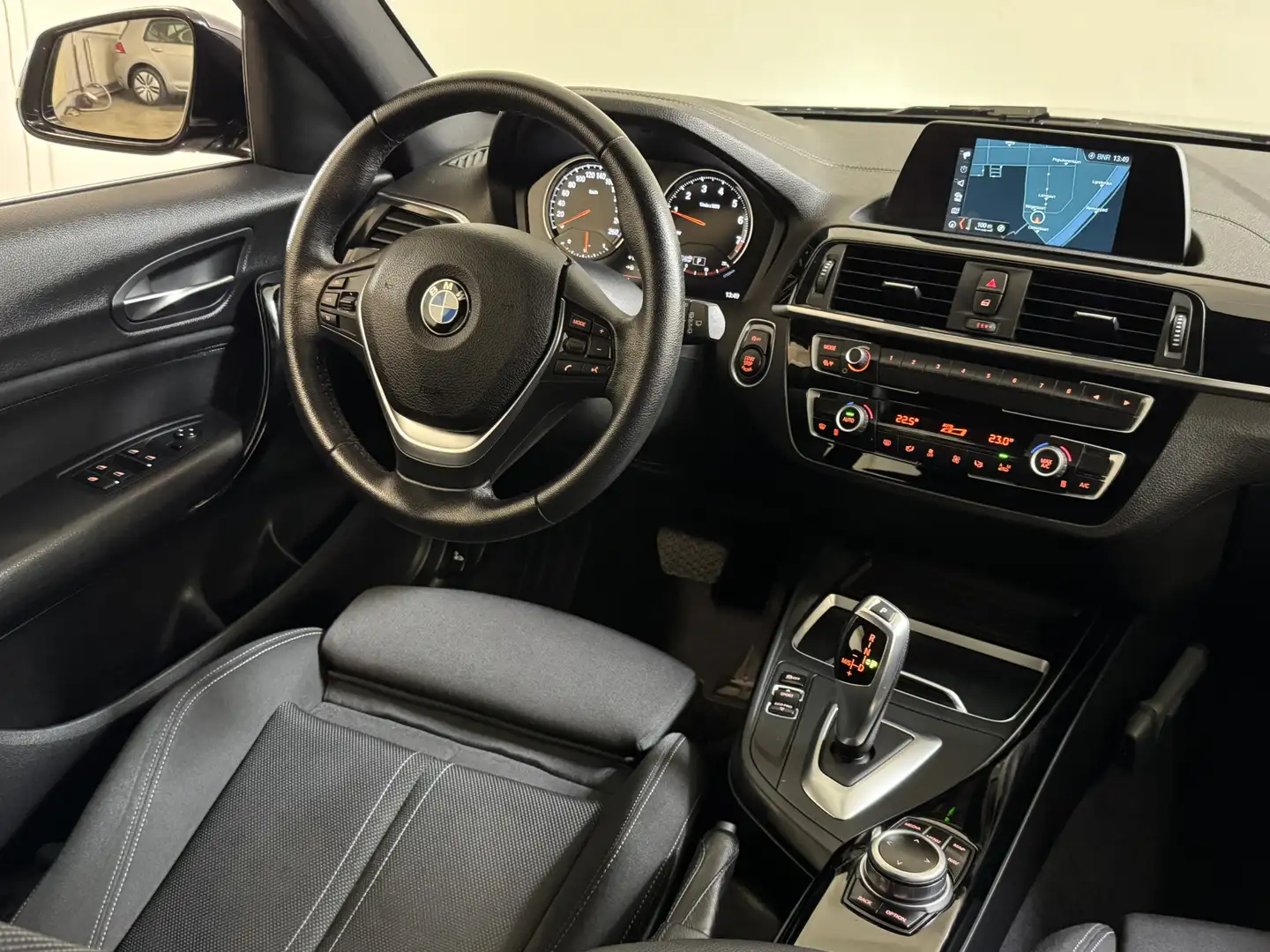 BMW 118 1-serie 118IA AUT. EXECUTIVE SPORT NAVI/LED/PDC Gris - 2