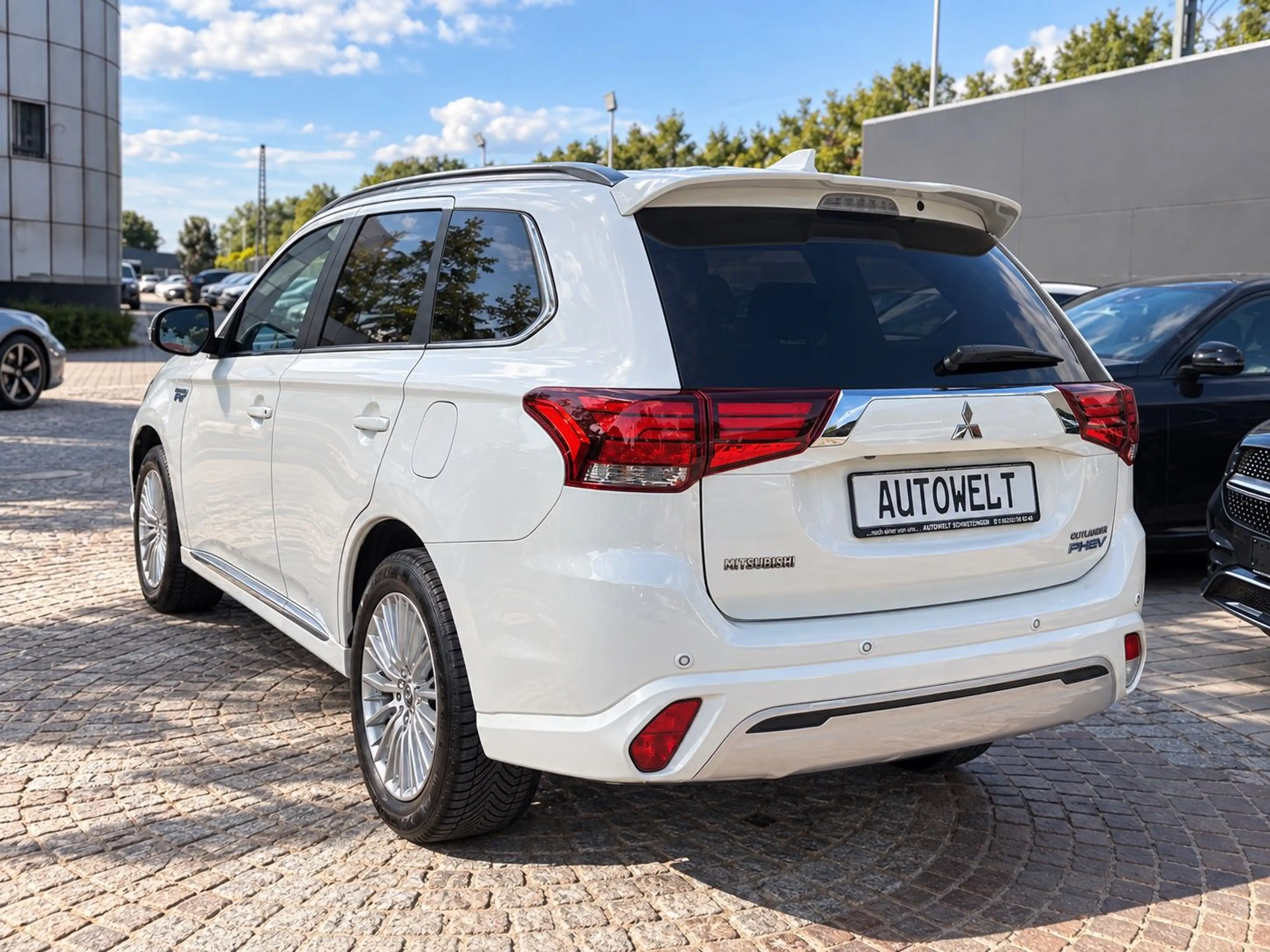 Mitsubishi Outlander PHEV Intro Edition 4WD Autom., 1.Hand — photo 5