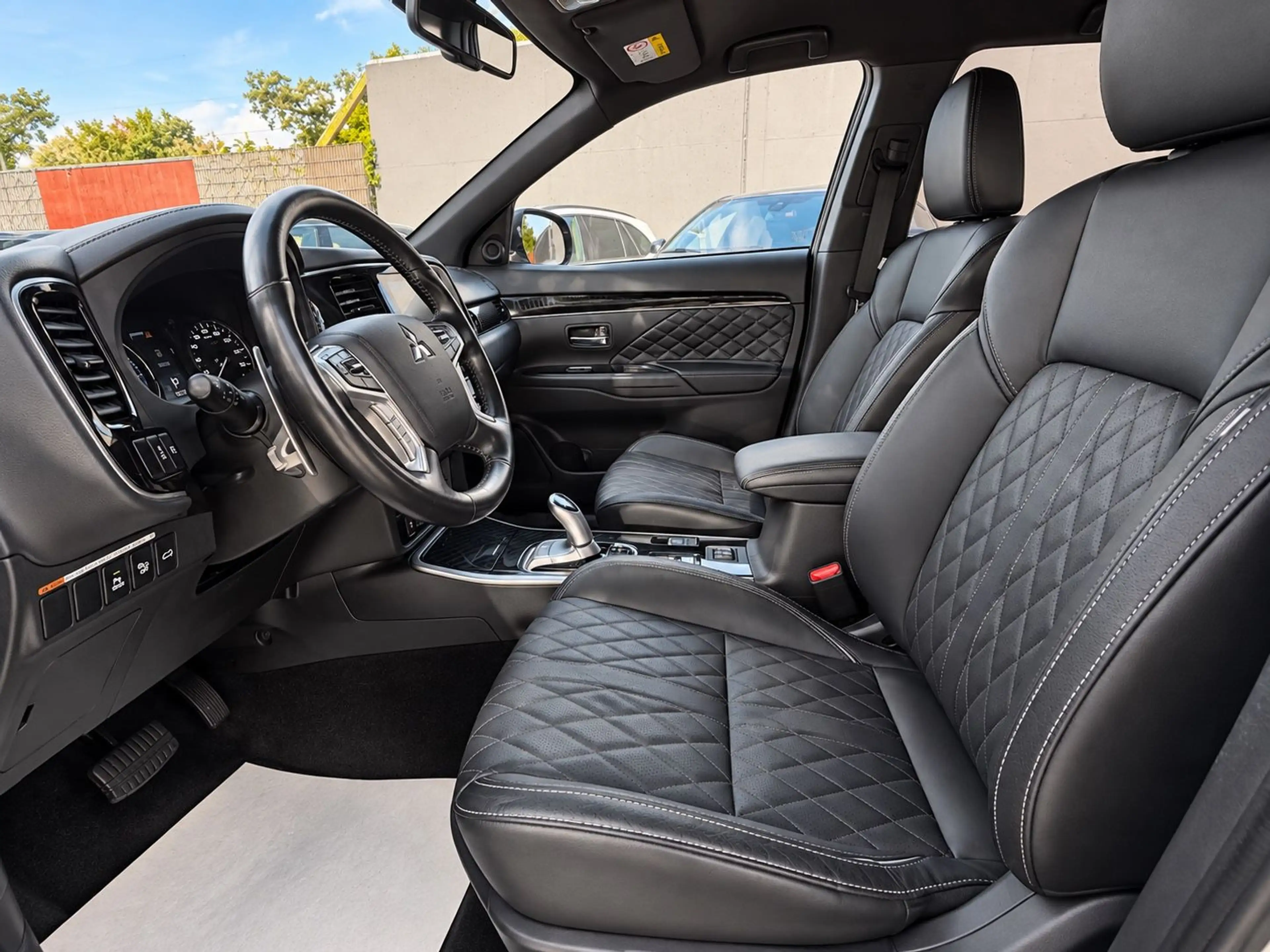 Mitsubishi Outlander PHEV Intro Edition 4WD Autom., 1.Hand — photo 8