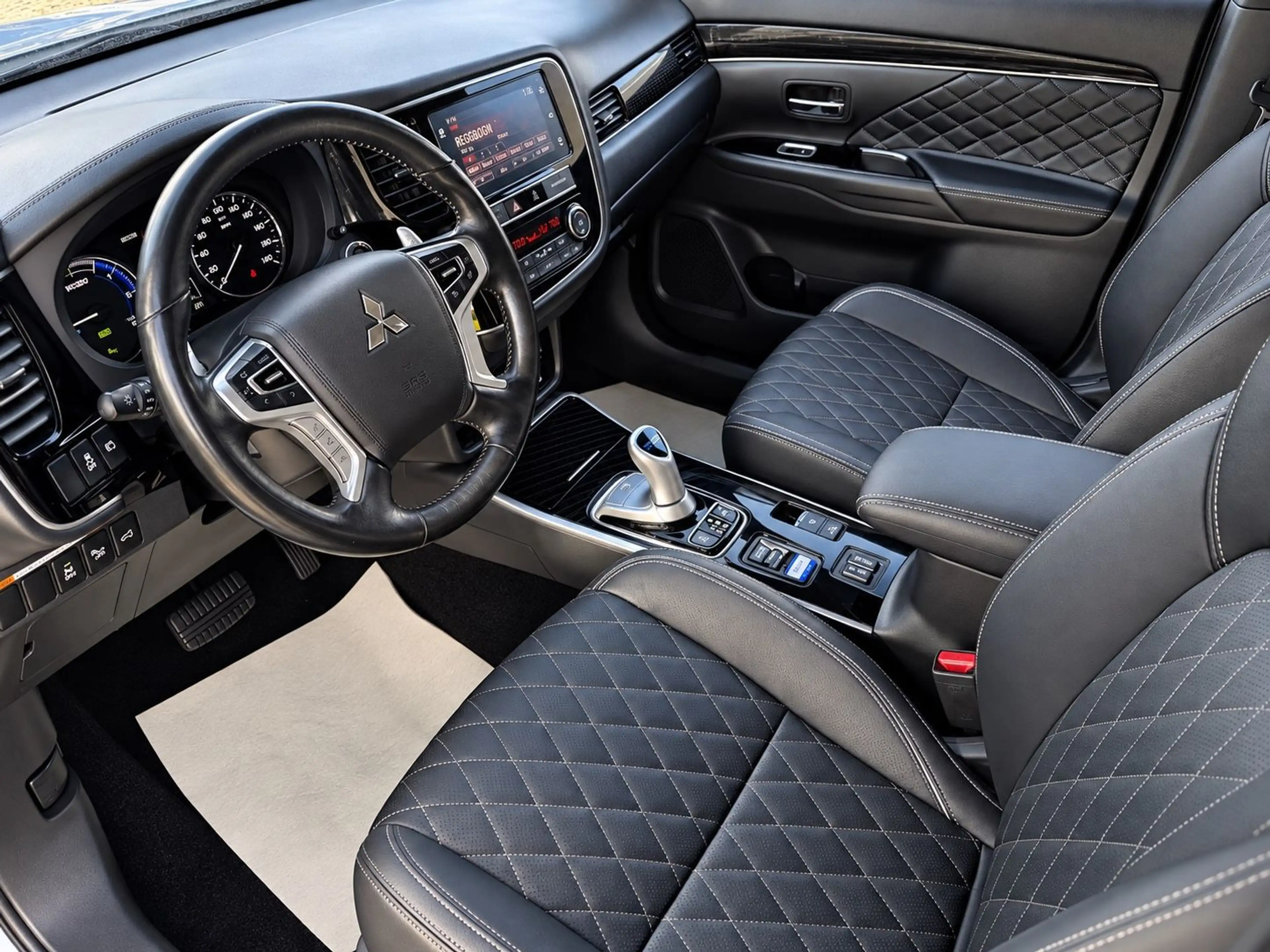 Mitsubishi Outlander PHEV Intro Edition 4WD Autom., 1.Hand — photo 7