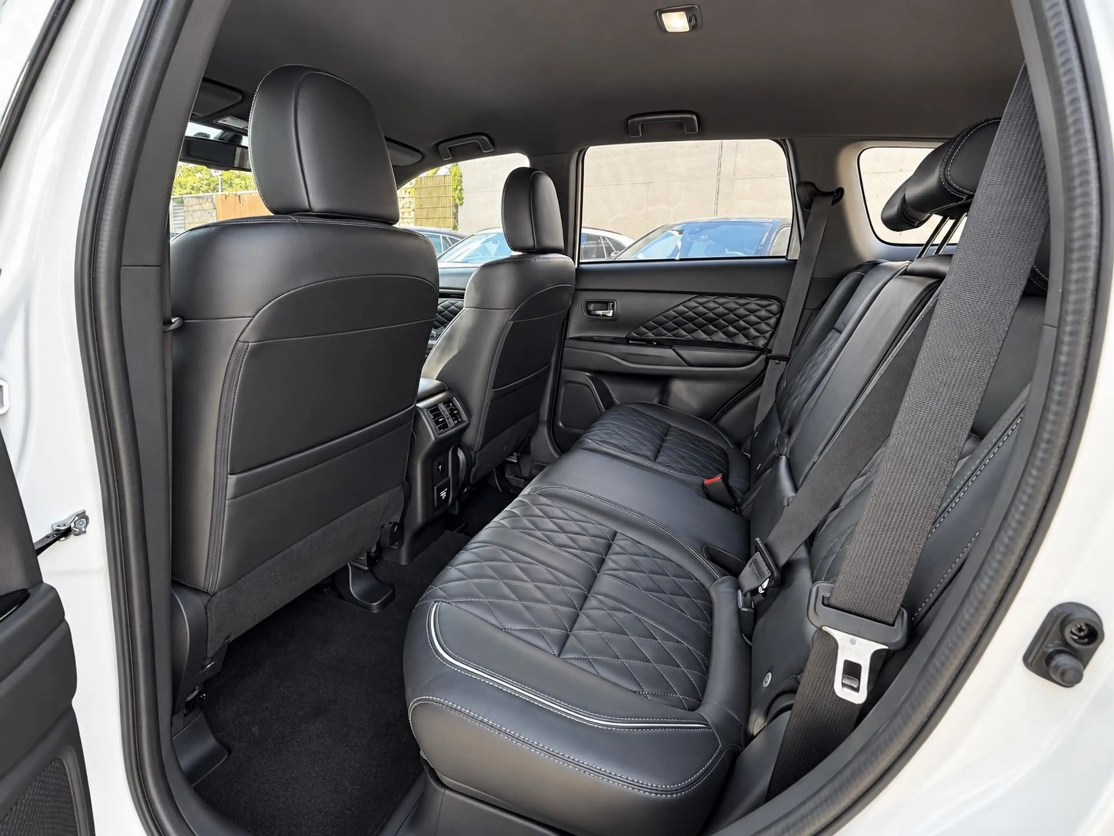 Mitsubishi Outlander PHEV Intro Edition 4WD Autom., 1.Hand — photo 4