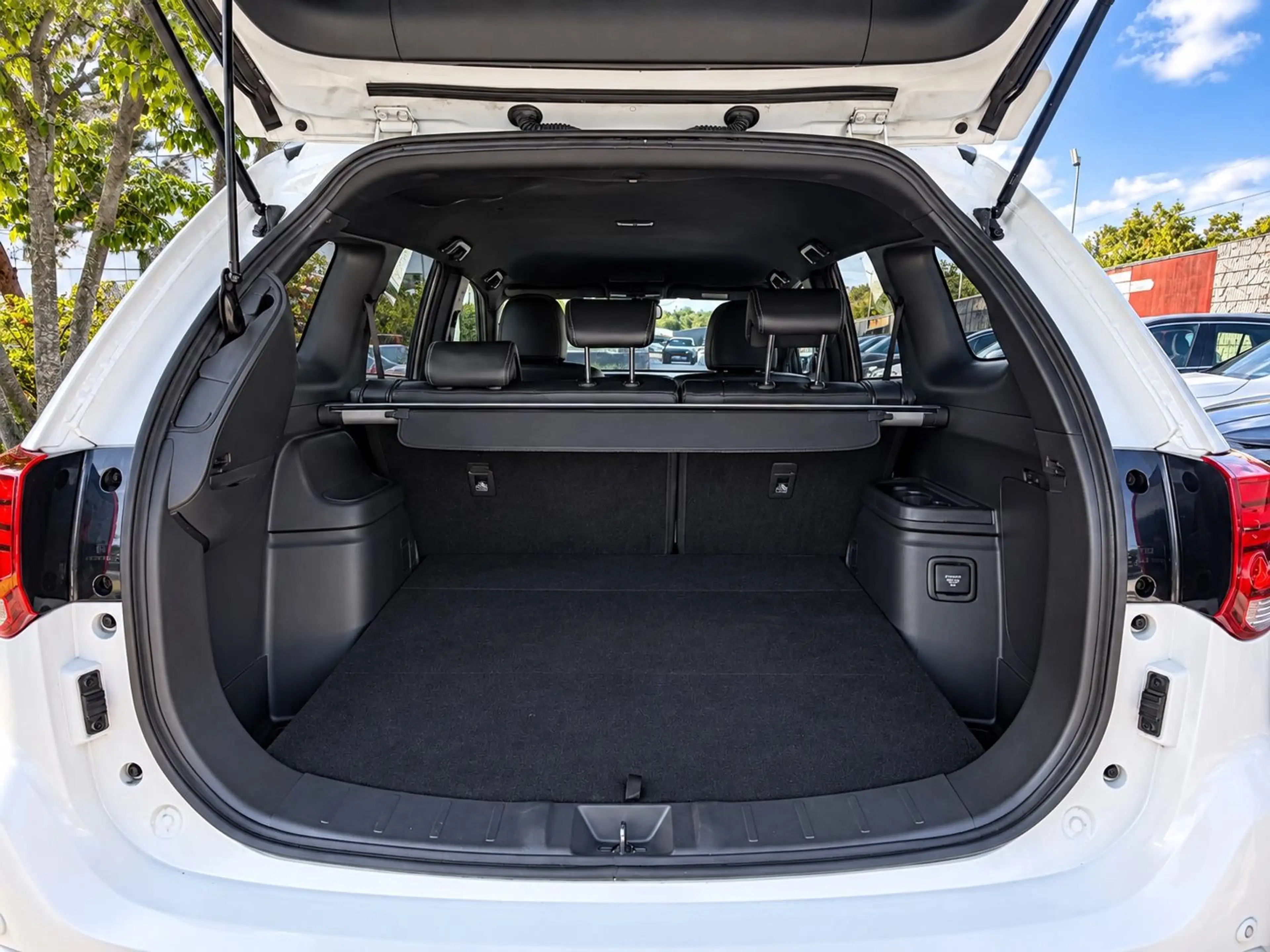 Mitsubishi Outlander PHEV Intro Edition 4WD Autom., 1.Hand — photo 15