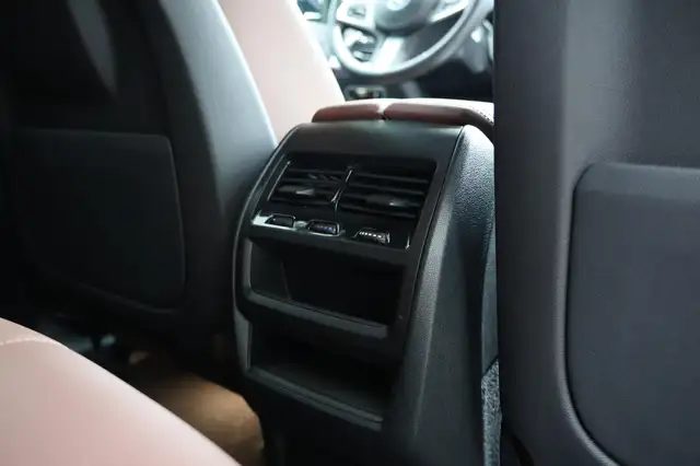 BMW X5 view 16