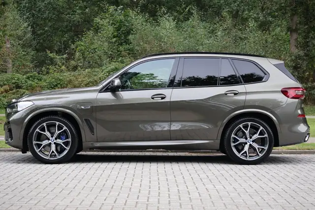 BMW X5 view 4