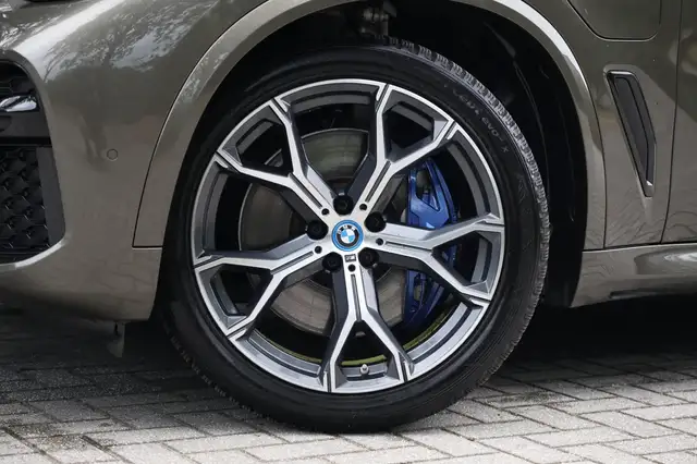 BMW X5 view 2