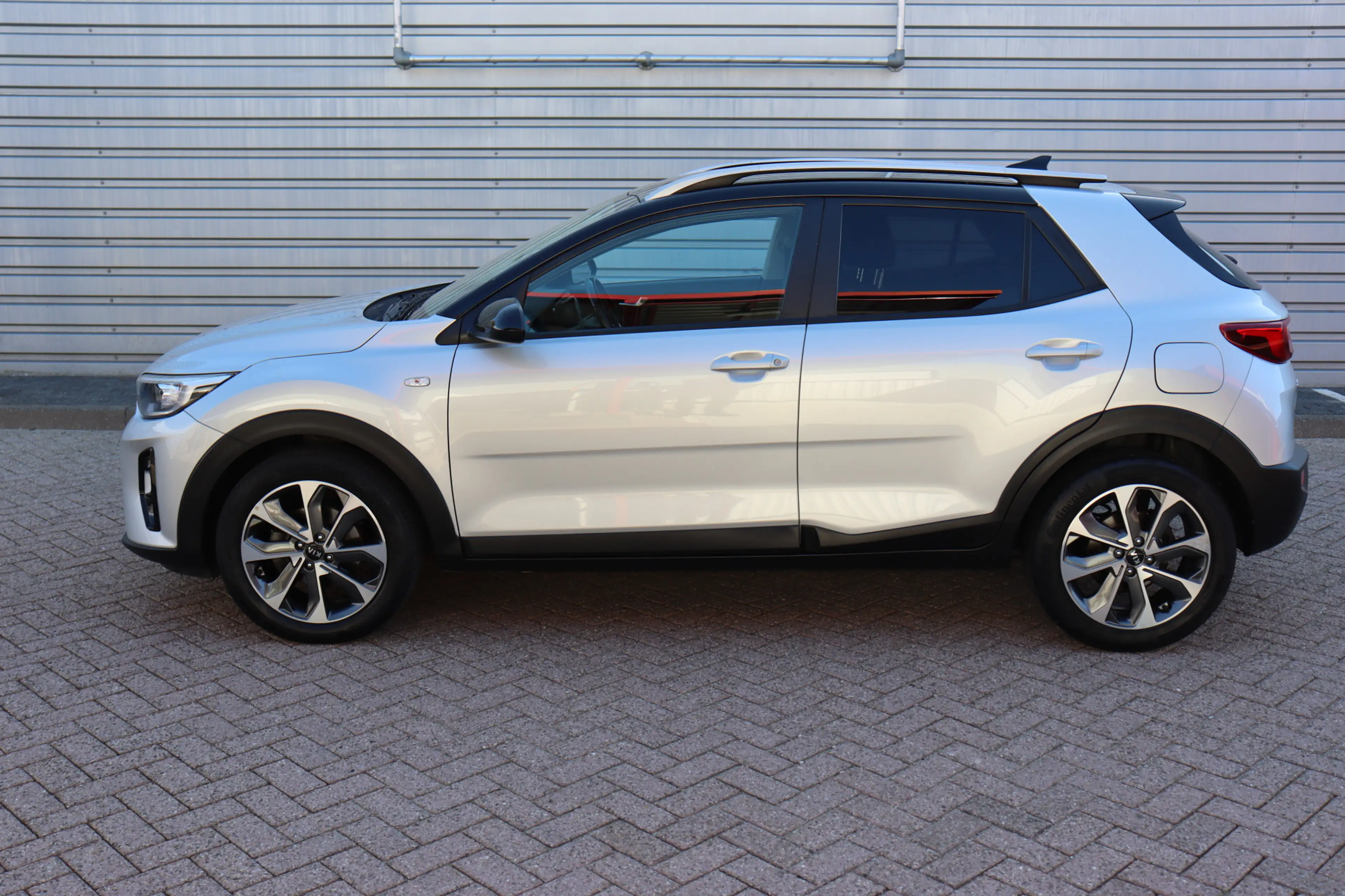 Kia Stonic 1.0 T-GDi Sports Edition O.a: PDC, Camera, DAB, Na — photo 19