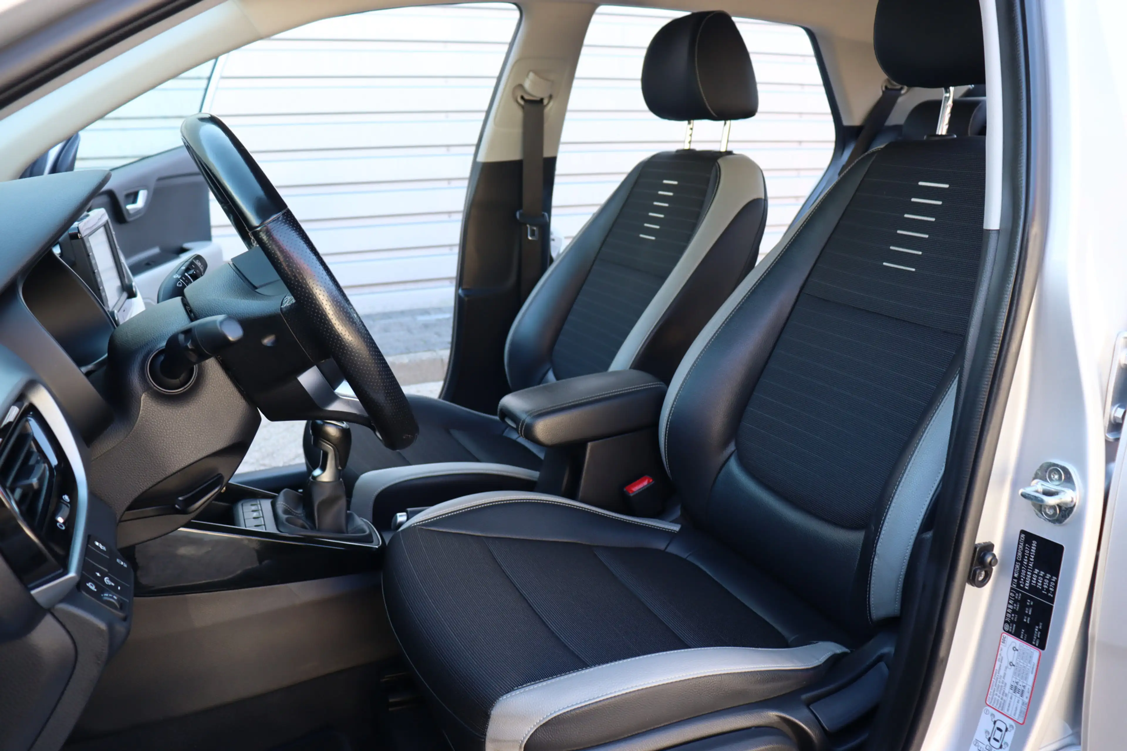 Kia Stonic 1.0 T-GDi Sports Edition O.a: PDC, Camera, DAB, Na — photo 7