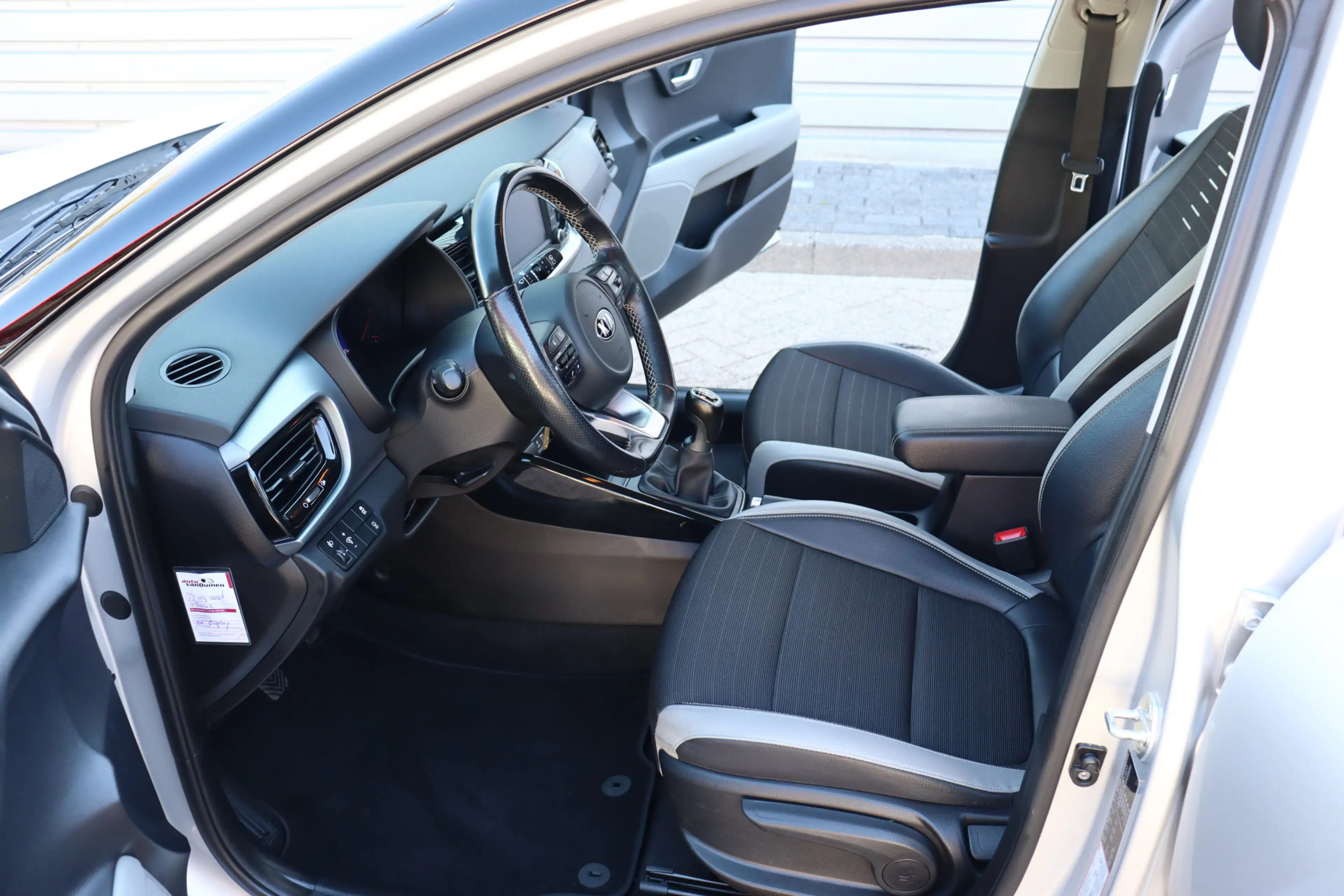 Kia Stonic 1.0 T-GDi Sports Edition O.a: PDC, Camera, DAB, Na — photo 8