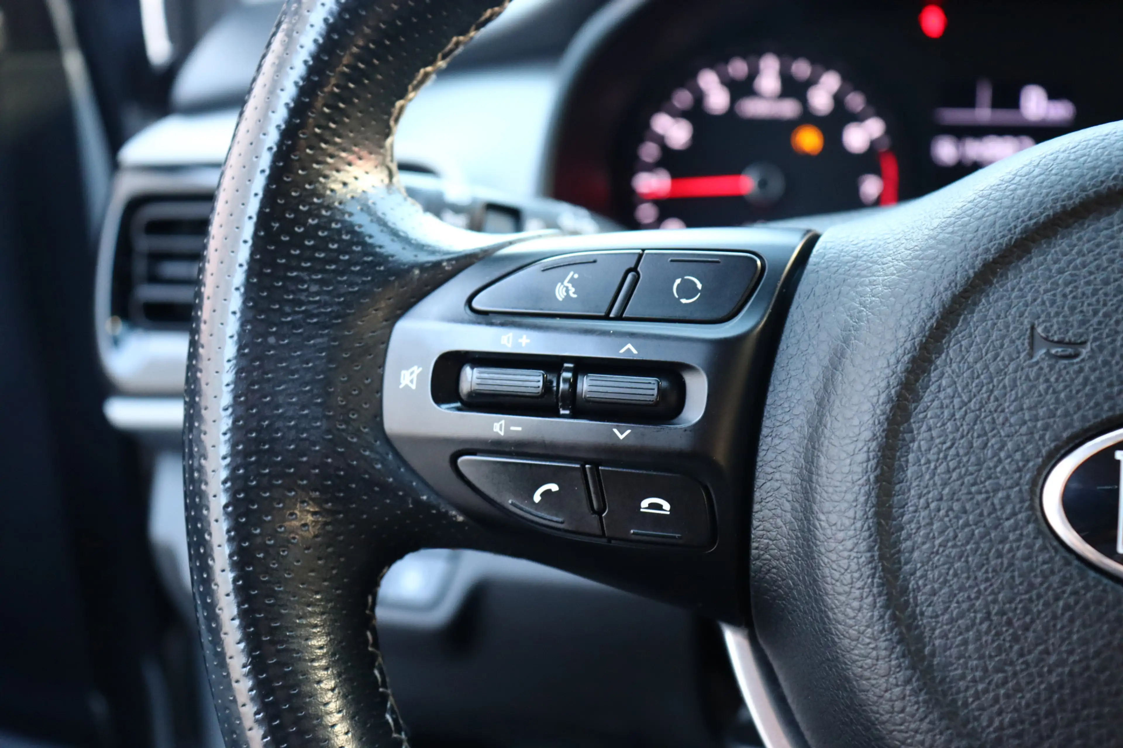 Kia Stonic 1.0 T-GDi Sports Edition O.a: PDC, Camera, DAB, Na — photo 30