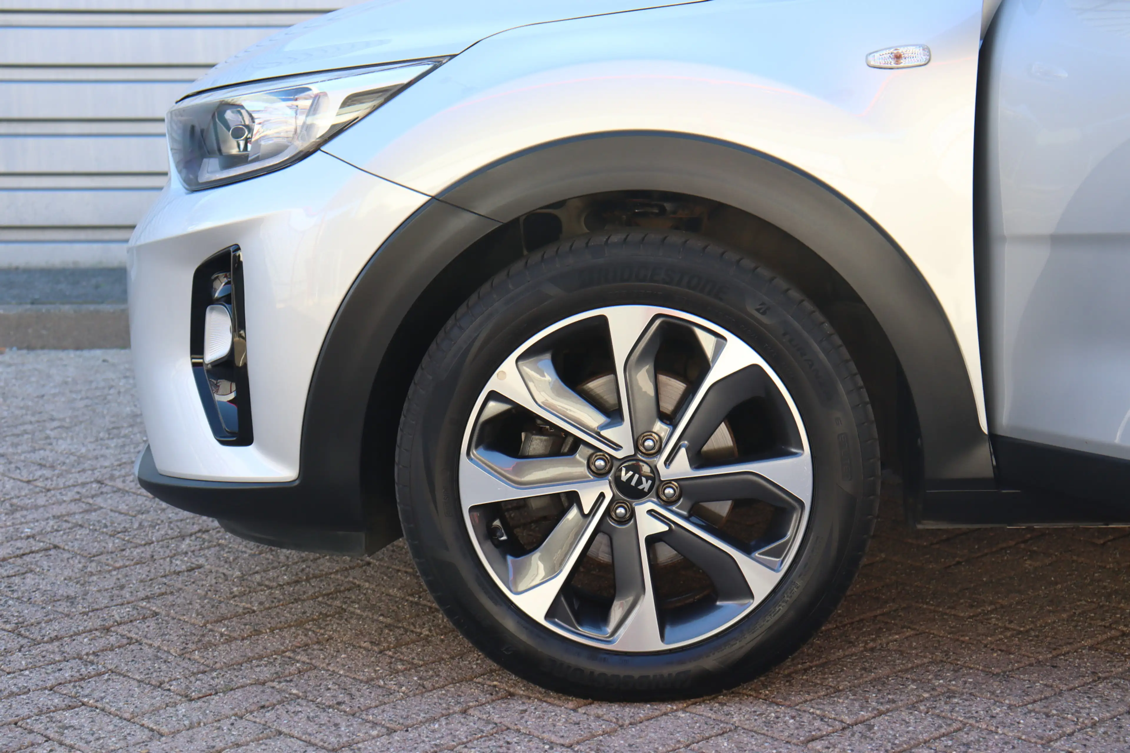 Kia Stonic 1.0 T-GDi Sports Edition O.a: PDC, Camera, DAB, Na — photo 23
