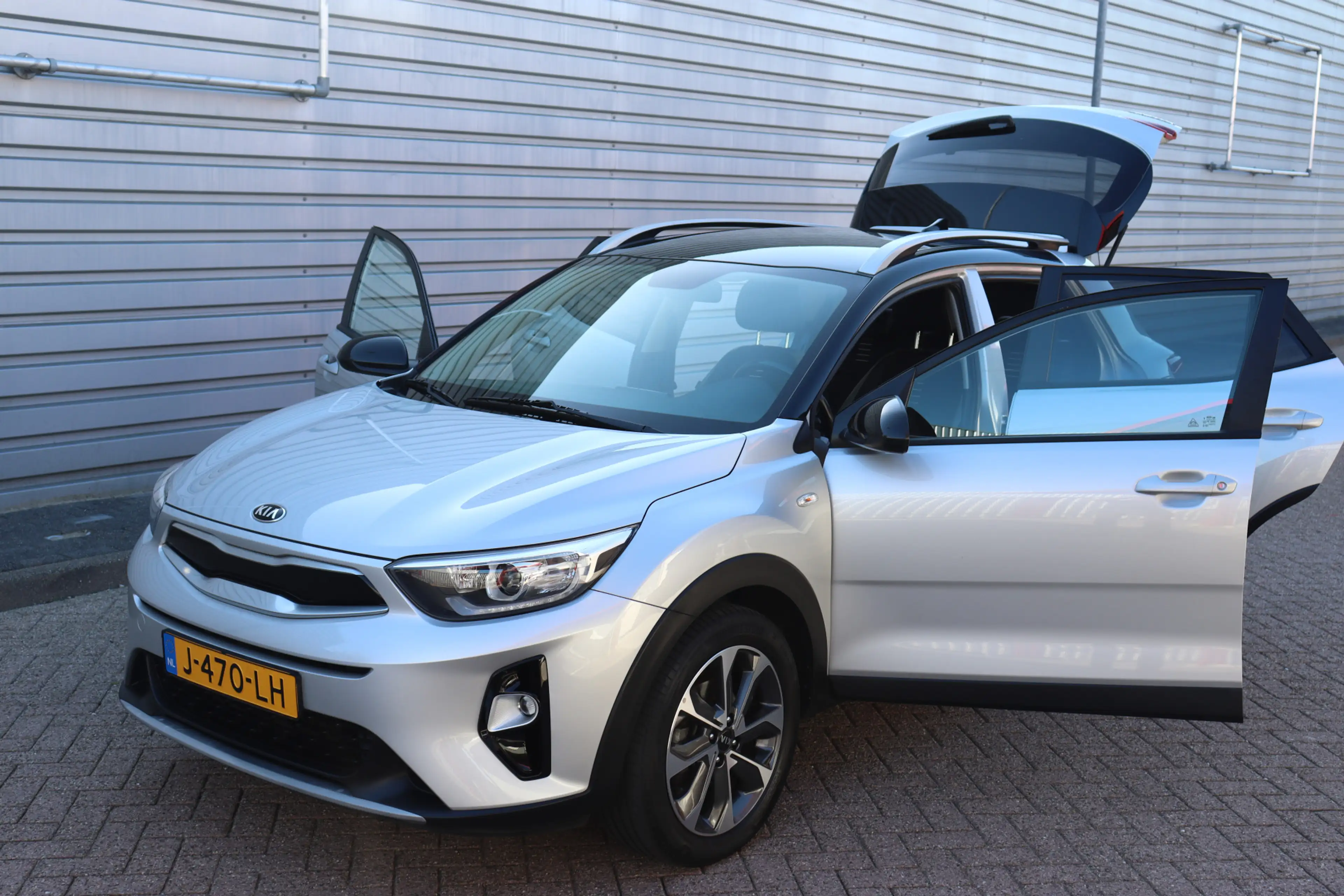Kia Stonic 1.0 T-GDi Sports Edition O.a: PDC, Camera, DAB, Na — photo 22