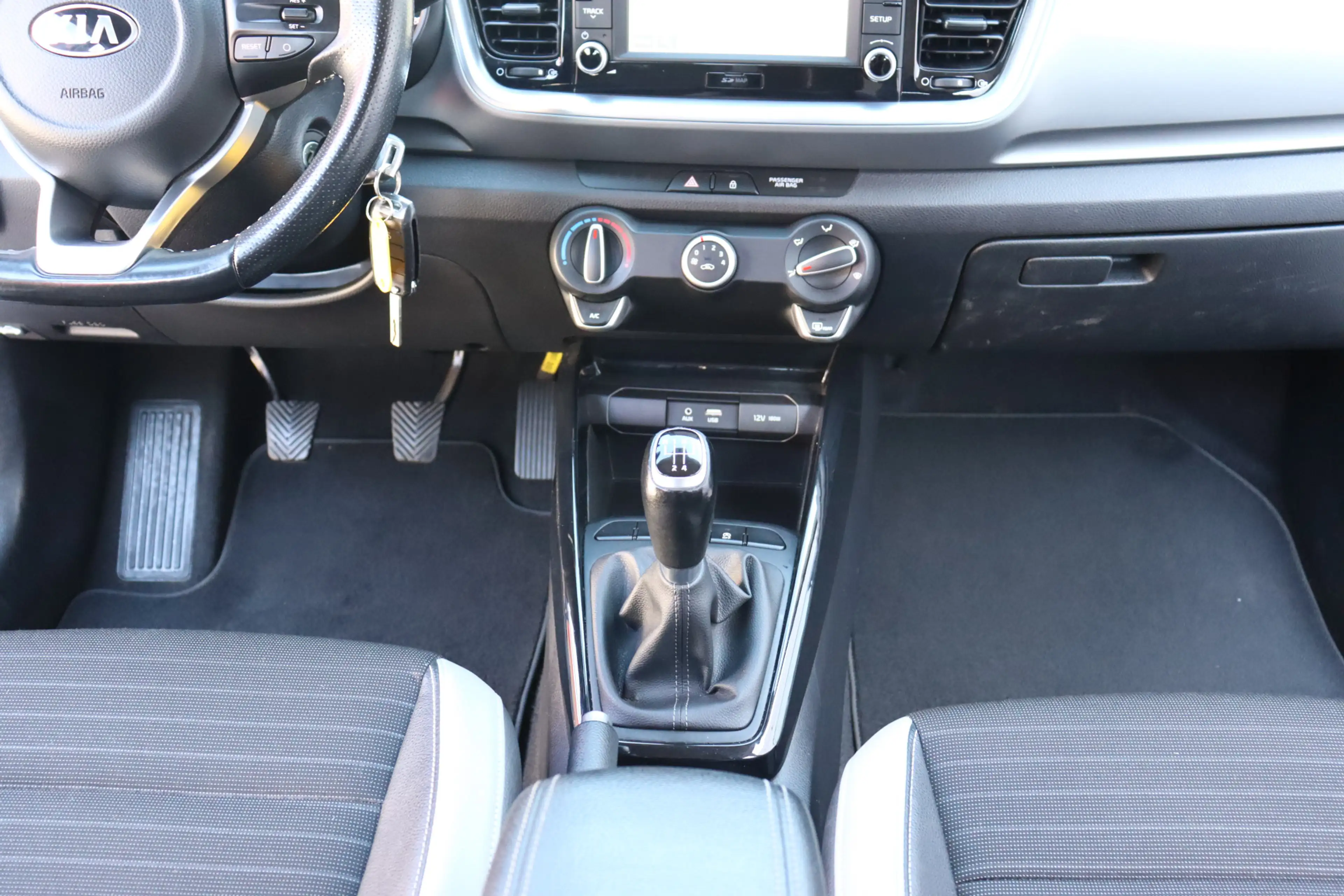 Kia Stonic 1.0 T-GDi Sports Edition O.a: PDC, Camera, DAB, Na — photo 27