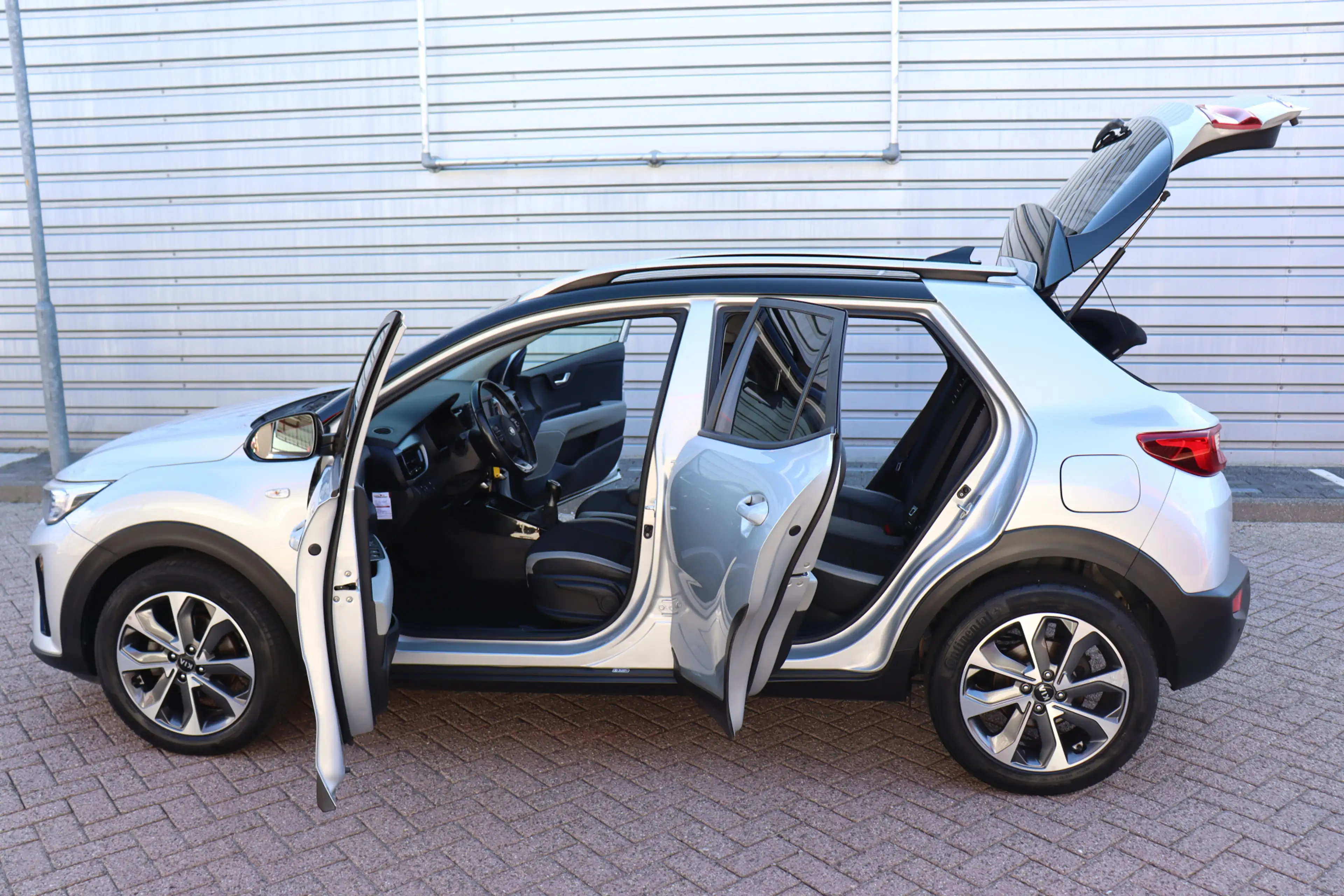 Kia Stonic 1.0 T-GDi Sports Edition O.a: PDC, Camera, DAB, Na — photo 24