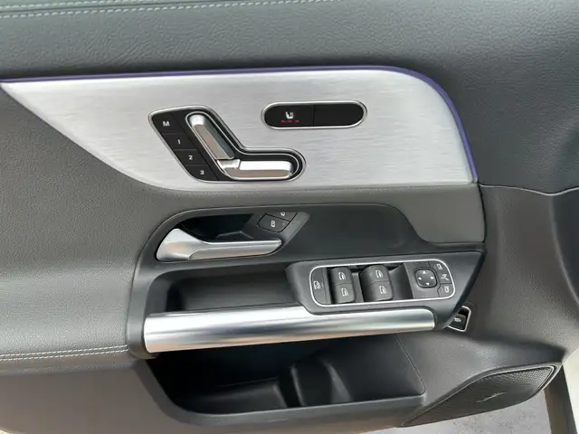 Mercedes-Benz Gla Class view 12