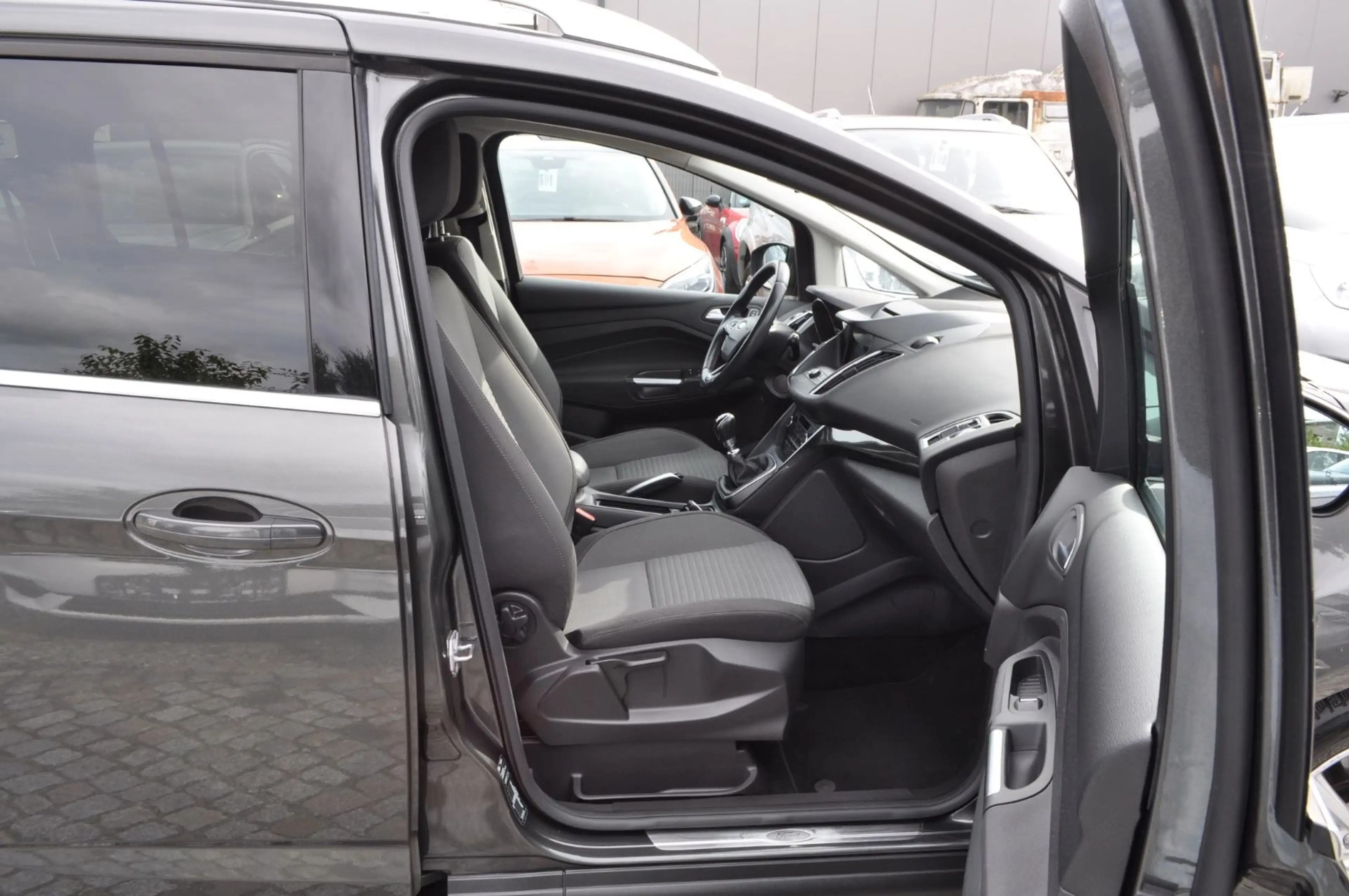 Ford Grand C-Max FORD Grand C-MAX Titanium /TÜV/AU NEU/7-SITZER — photo 10