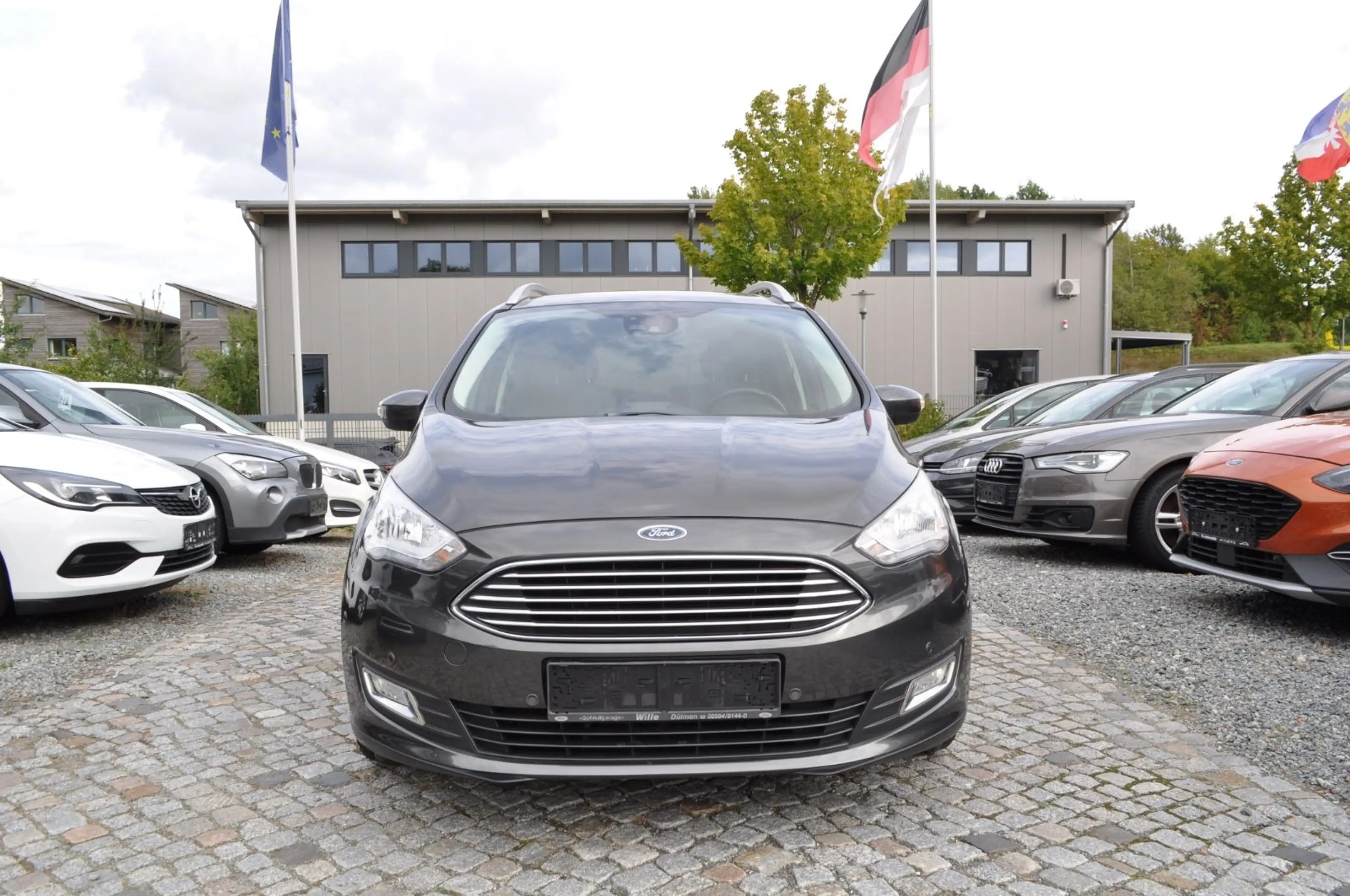 Ford Grand C-Max FORD Grand C-MAX Titanium /TÜV/AU NEU/7-SITZER — photo 2