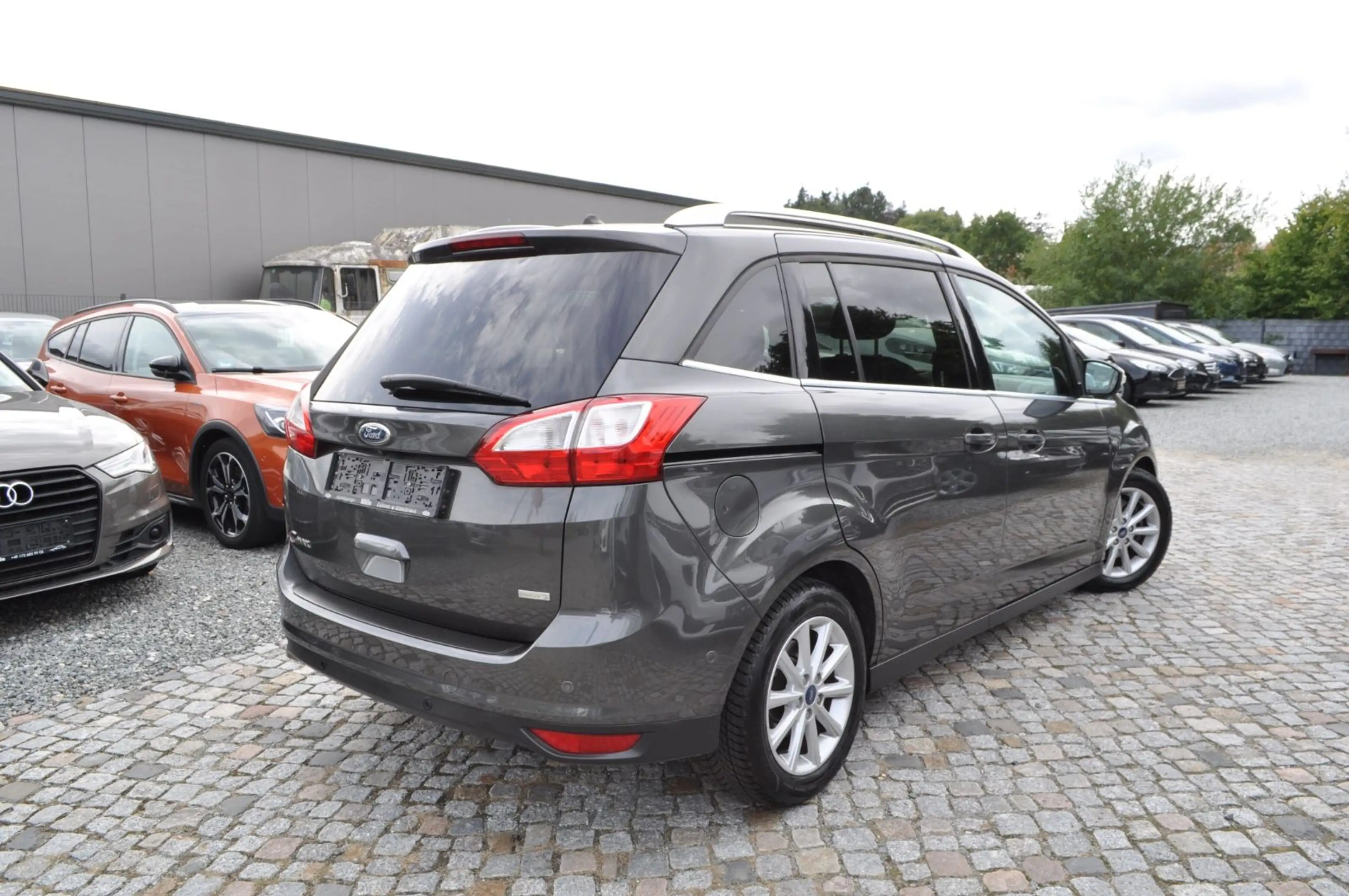 Ford Grand C-Max FORD Grand C-MAX Titanium /TÜV/AU NEU/7-SITZER — photo 4