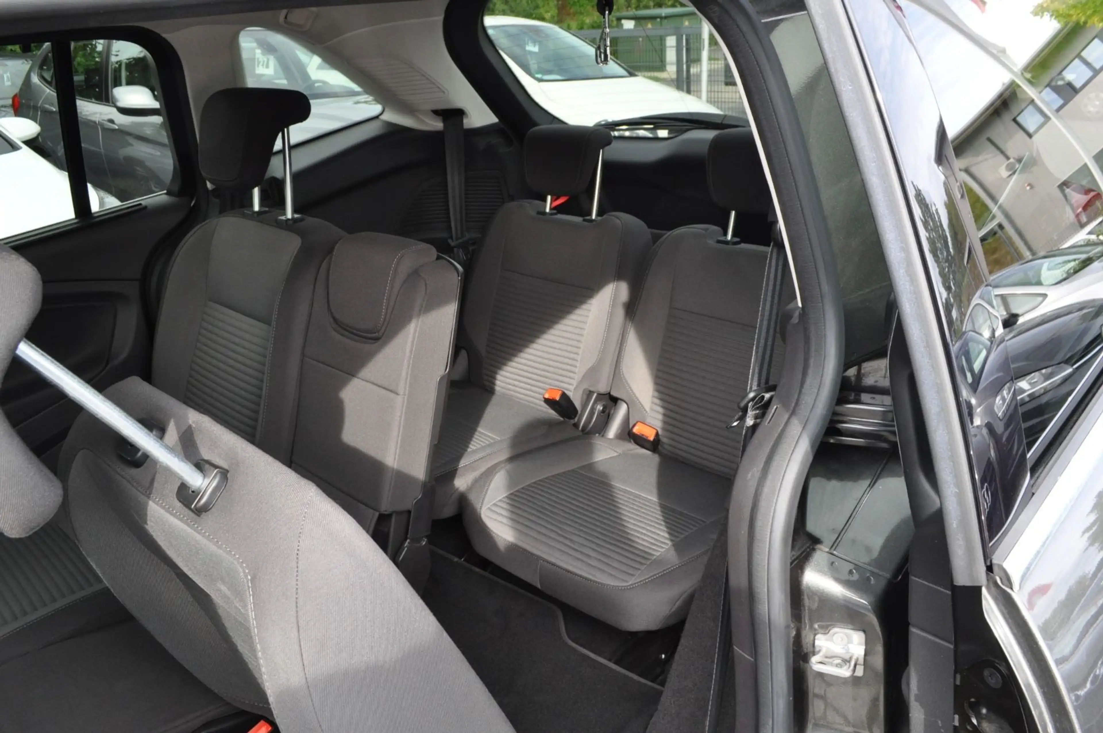 Ford Grand C-Max FORD Grand C-MAX Titanium /TÜV/AU NEU/7-SITZER — photo 9