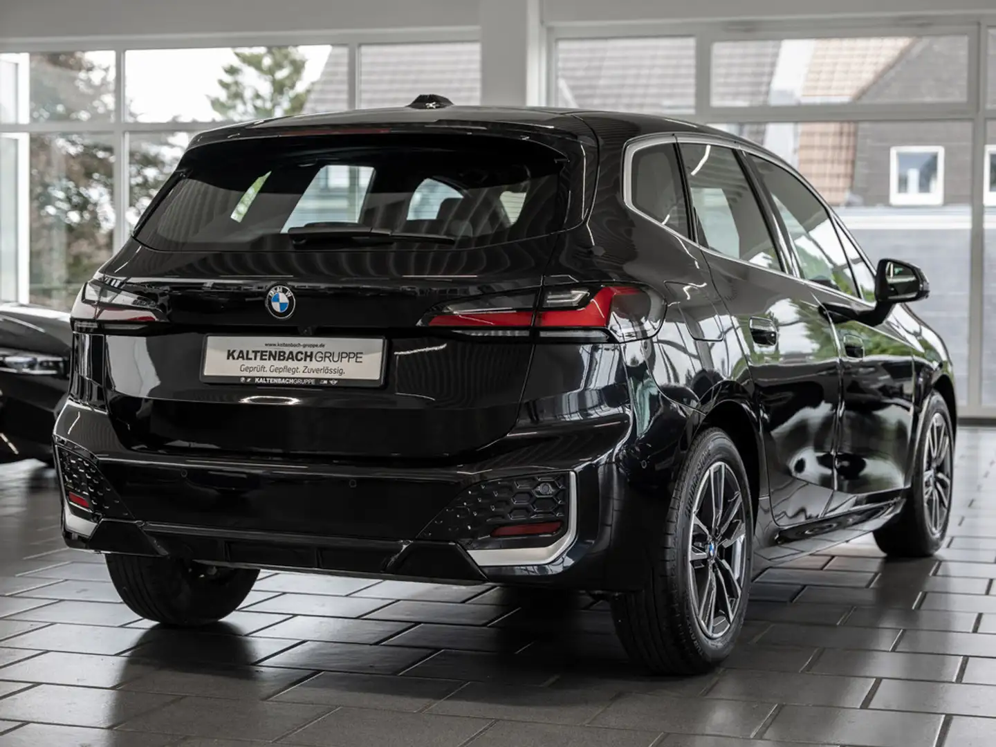BMW 218 i Active Tourer M-Sport HUD 360° LED ACC Schwarz - 2