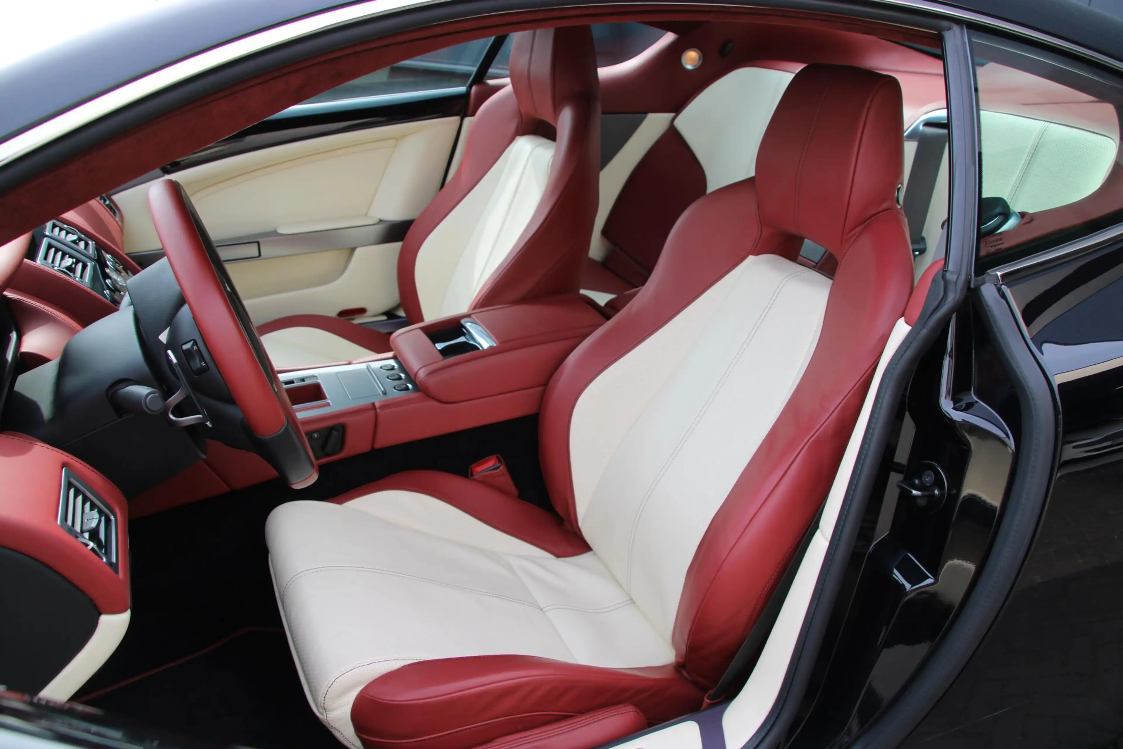 Aston Martin DB9 V12 Touchtronic | 470hp | Only 218km | New car | — photo 4