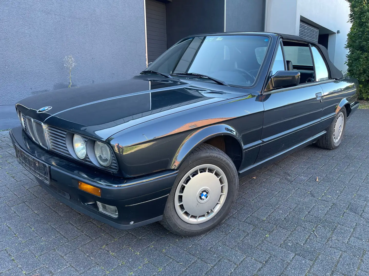 BMW 320 320i Schwarz - 2
