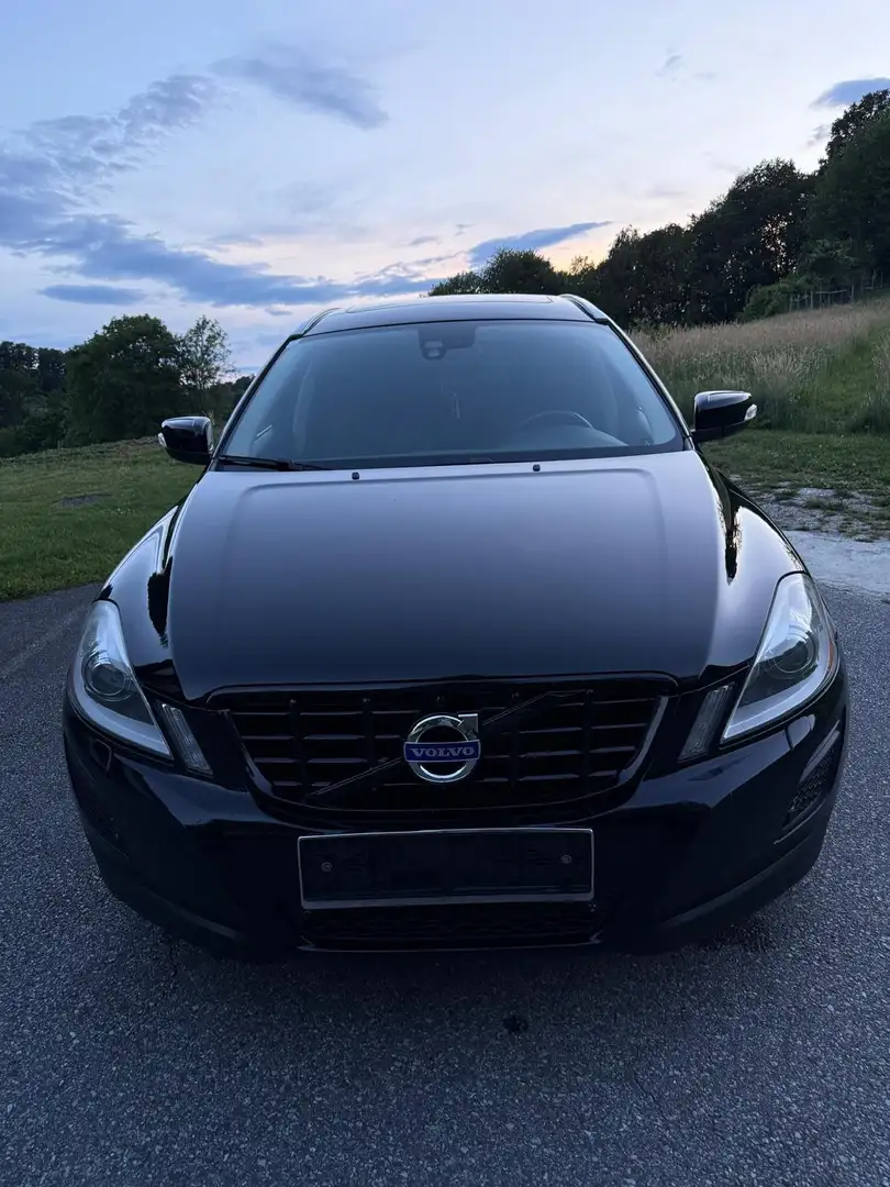 Volvo XC60 2,4D AWD R-Design Geartronic - 1