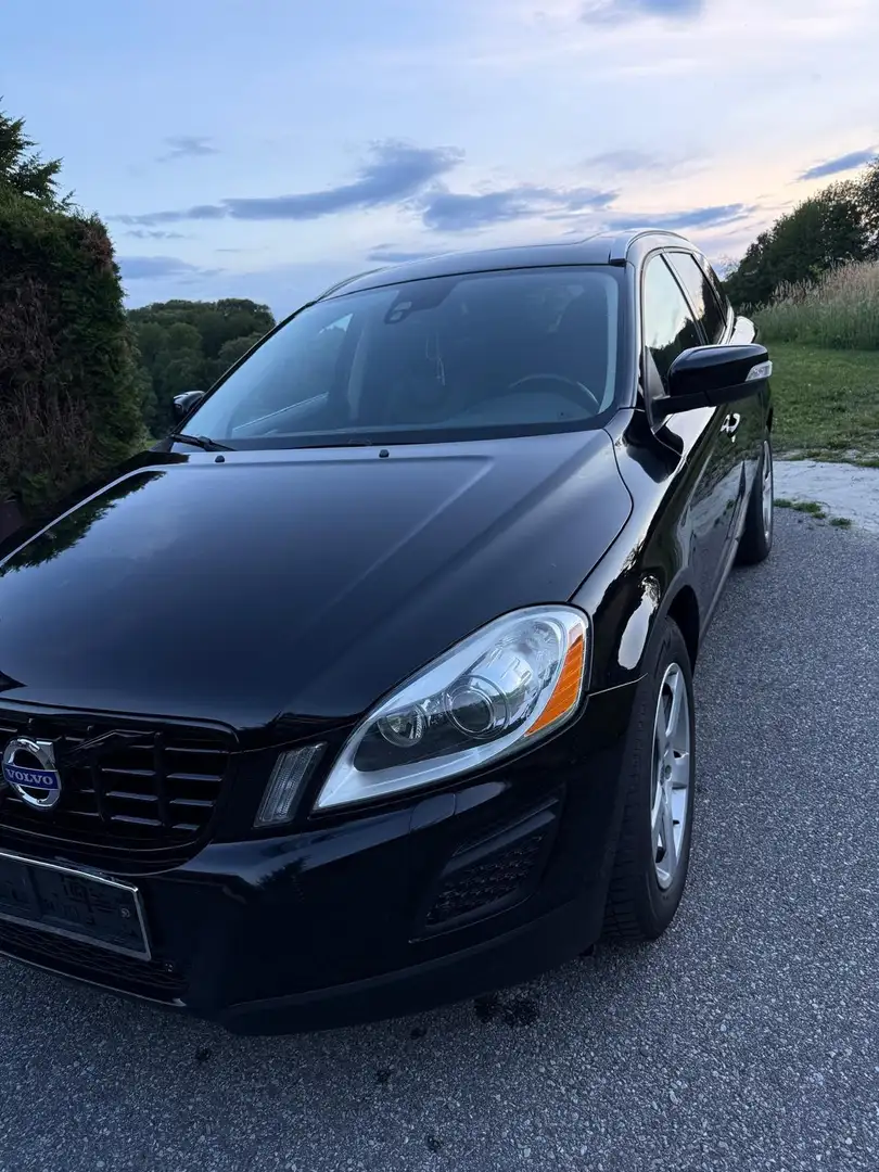 Volvo XC60 2,4D AWD R-Design Geartronic - 2