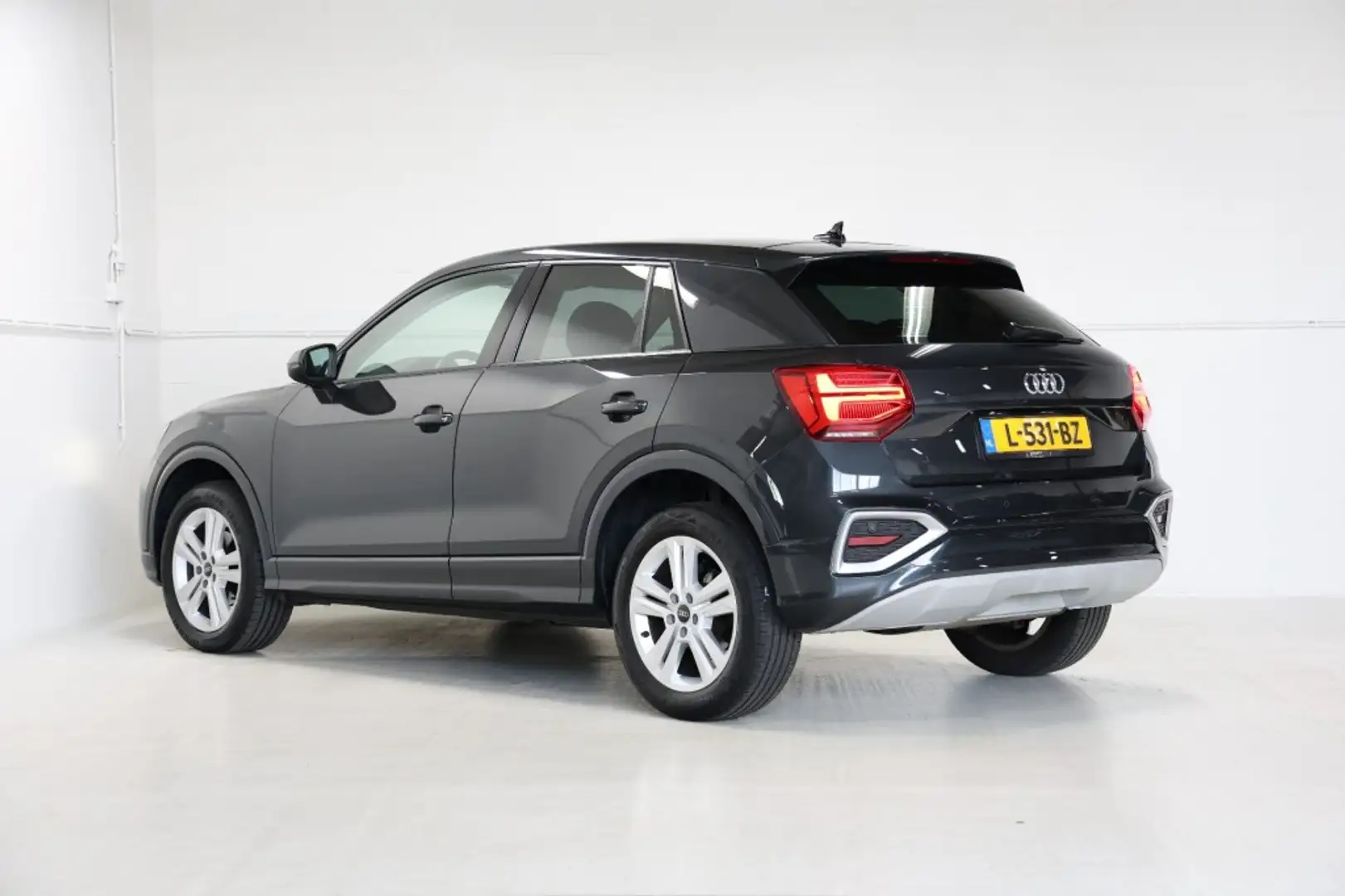 Audi Q2 30 TFSI Business Edition NAP/Virtual/NW Model/Clim Grau - 2