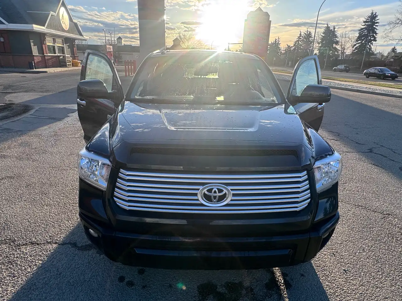 Toyota Tundra снимка Toyota Tundra