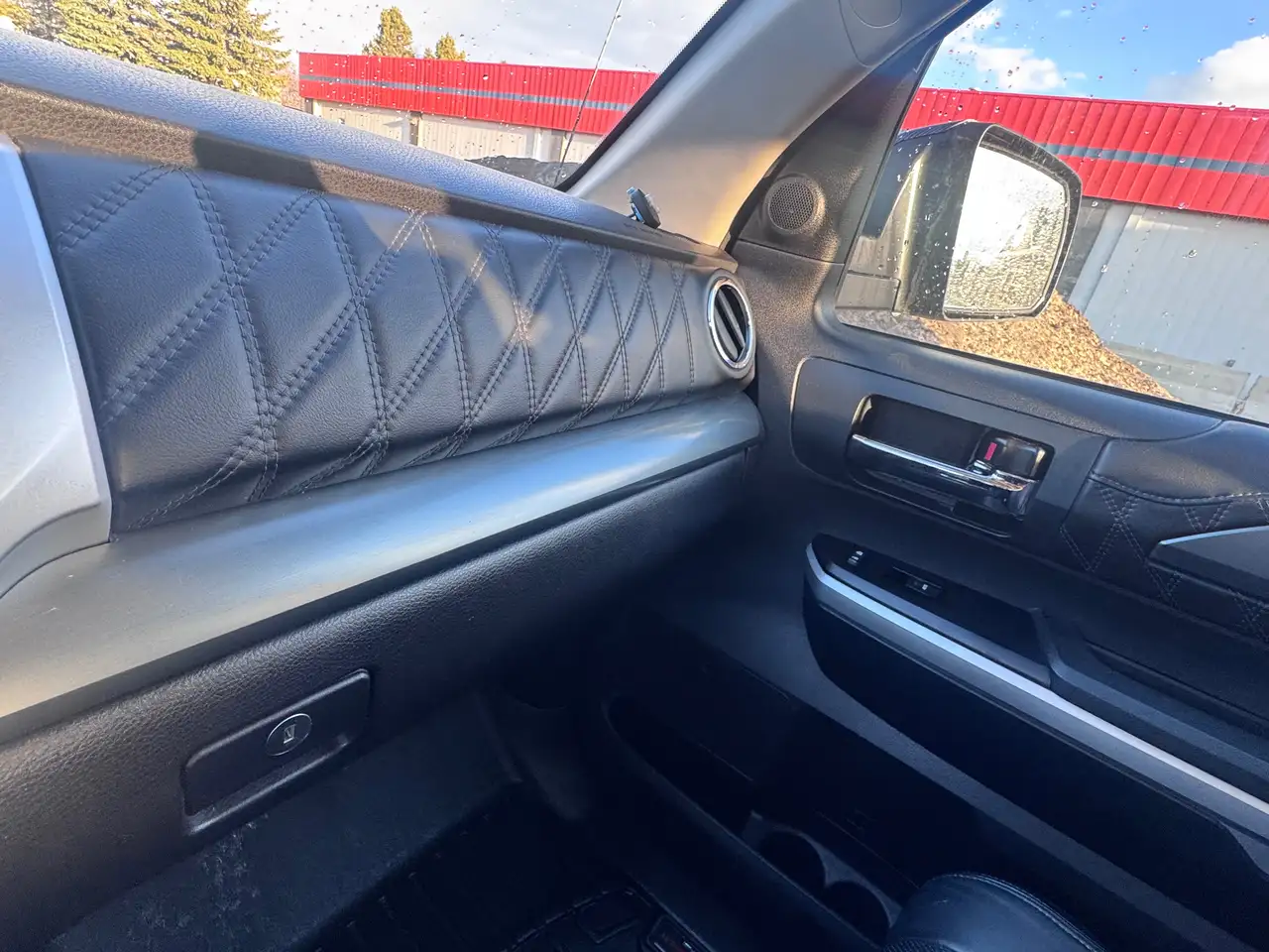 Toyota Tundra снимка Toyota Tundra