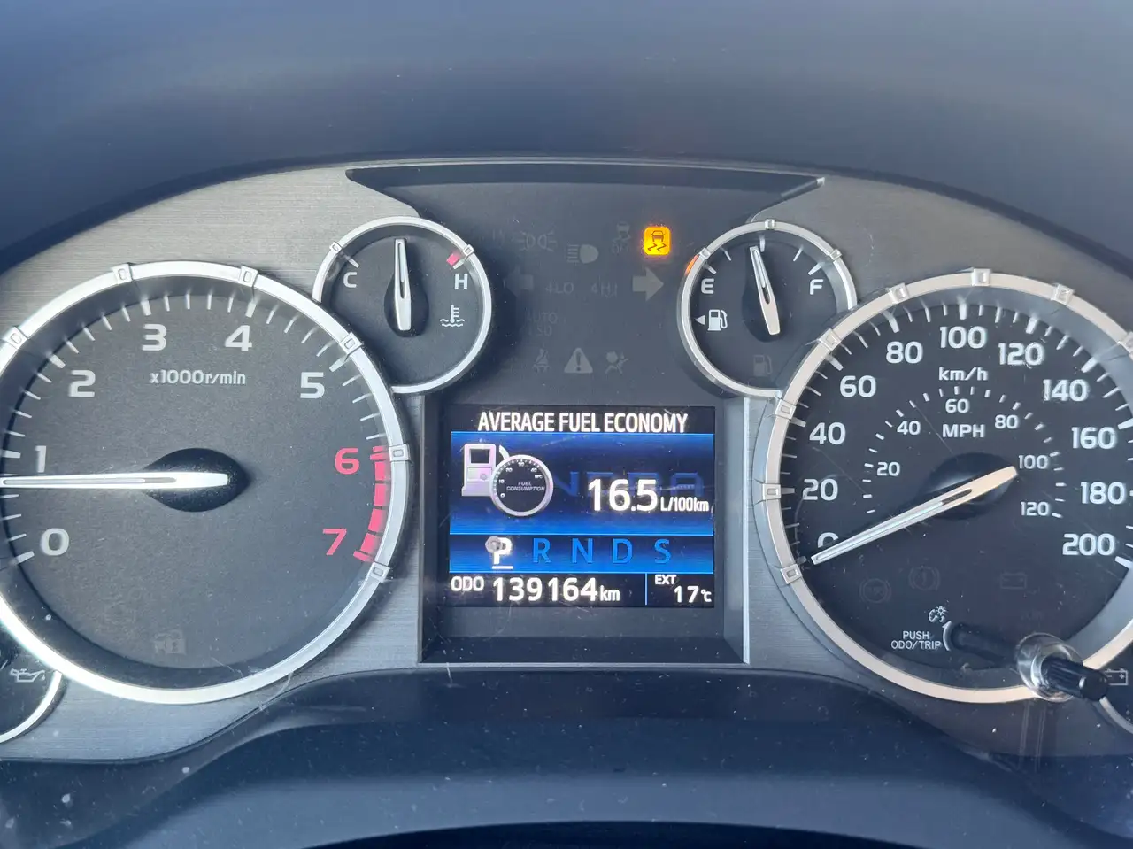Toyota Tundra снимка Toyota Tundra