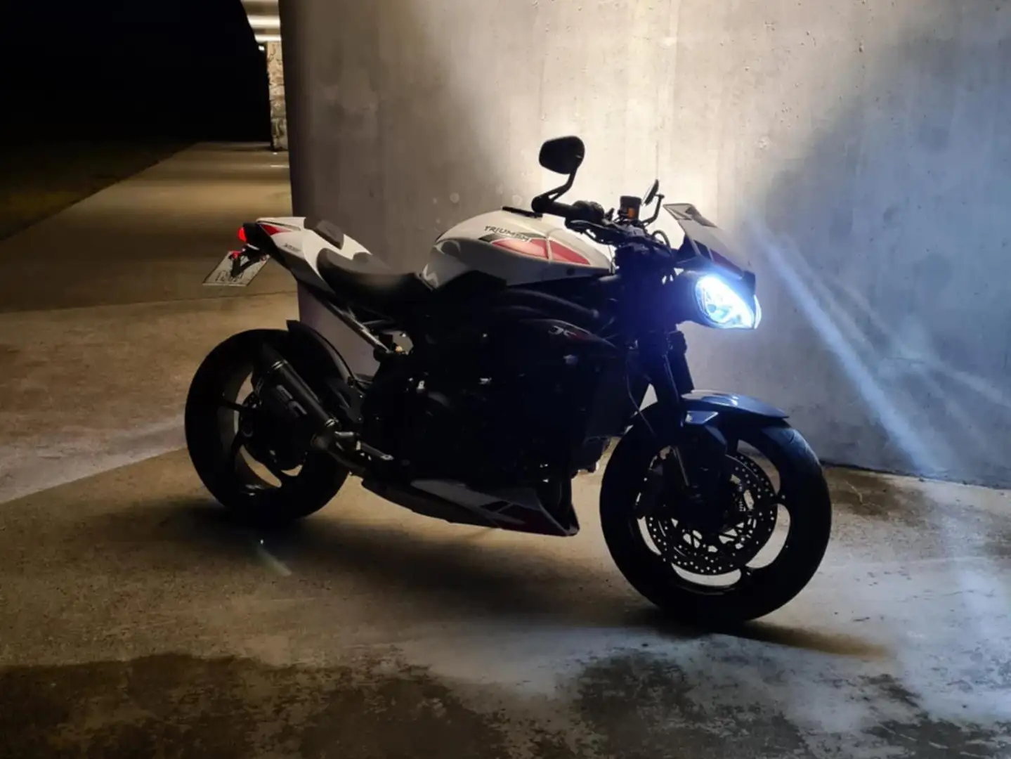 Triumph Speed Triple 1050 Wit - 2