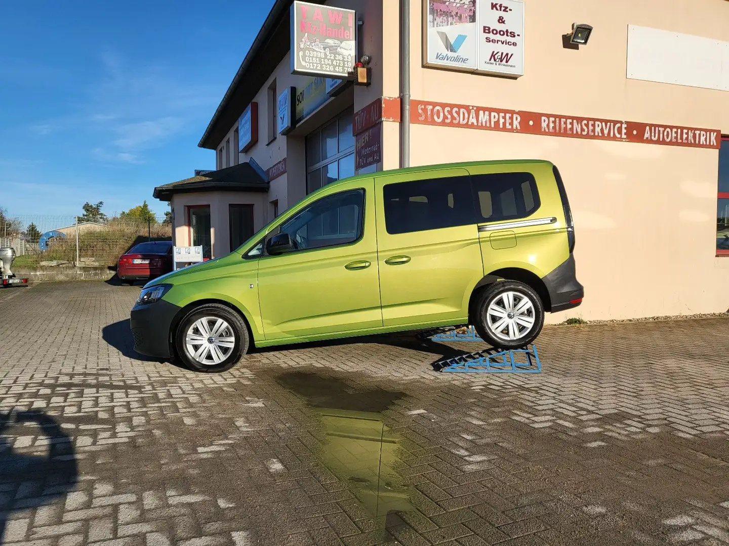 Volkswagen Caddy Basis**1.Hand**83Tkm** Gold - 2
