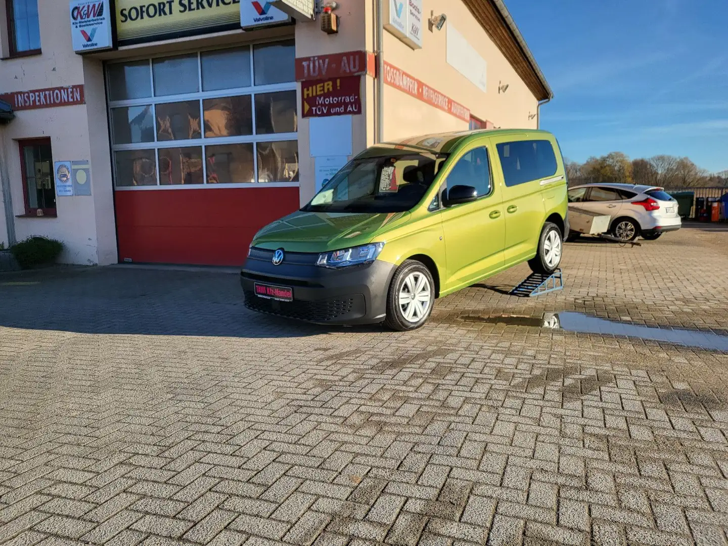 Volkswagen Caddy Basis**1.Hand**83Tkm** Gold - 1