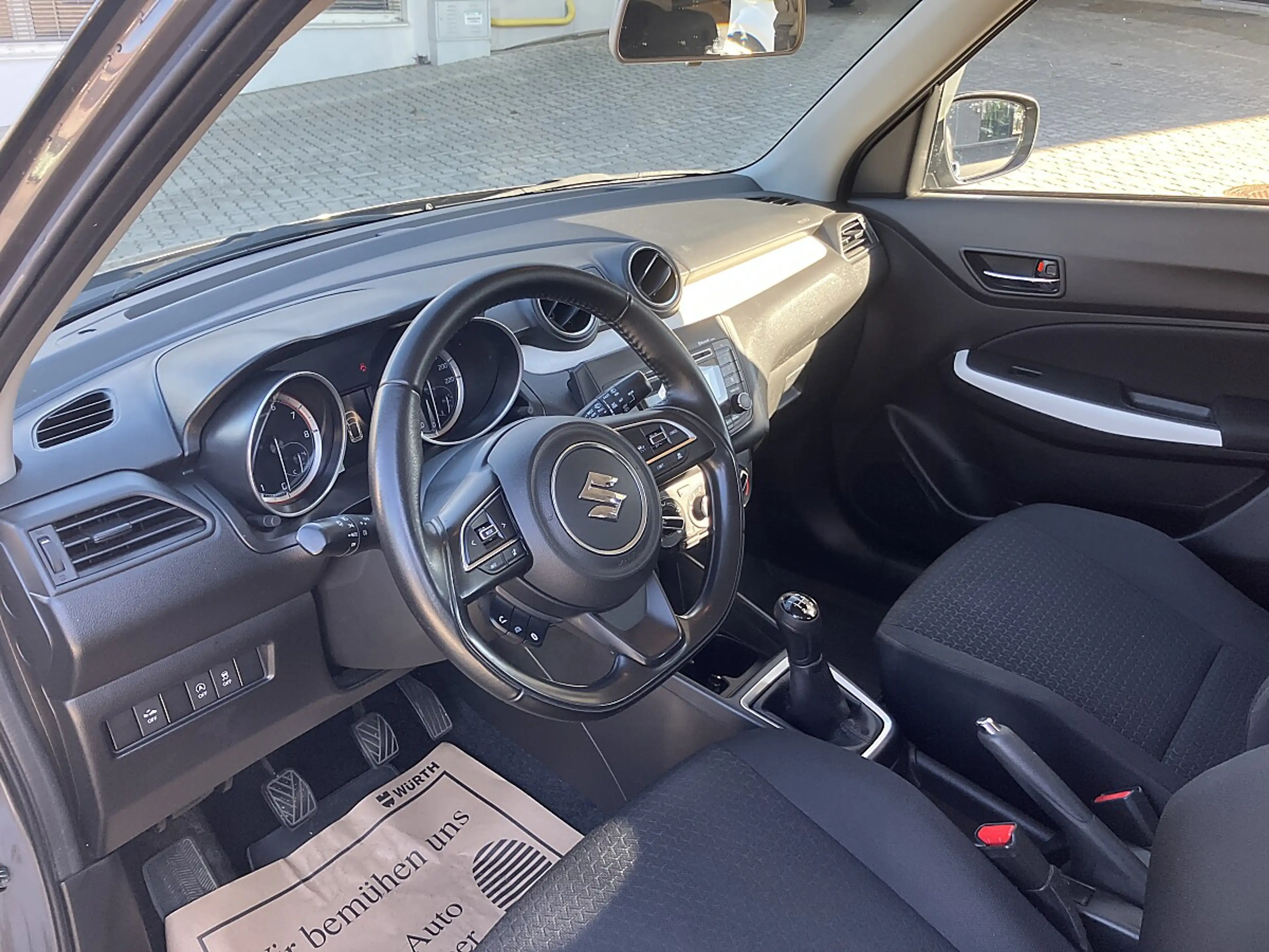 Suzuki Swift 1,2 Hybrid DualJet Clear — photo 7