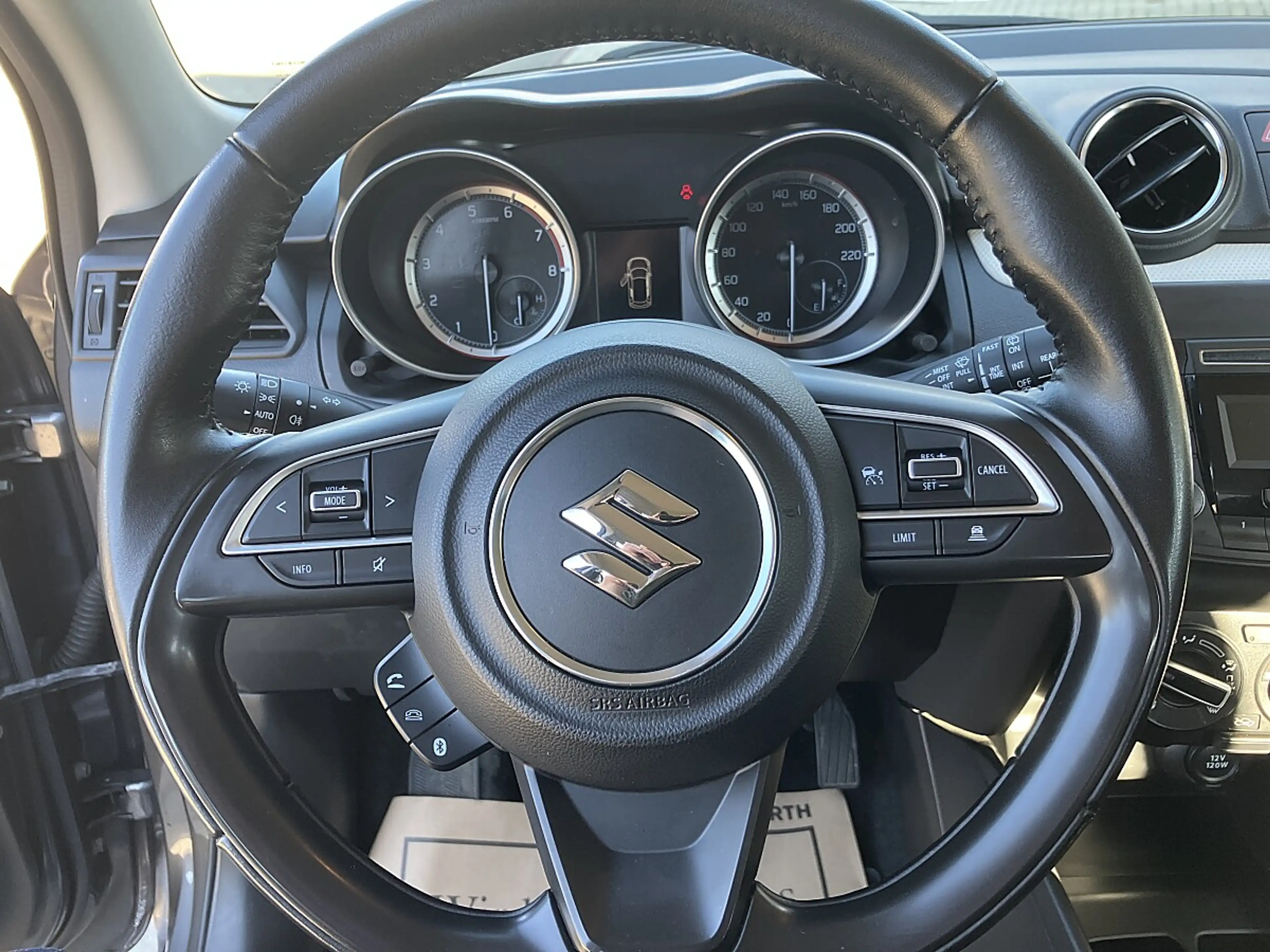 Suzuki Swift 1,2 Hybrid DualJet Clear — photo 9