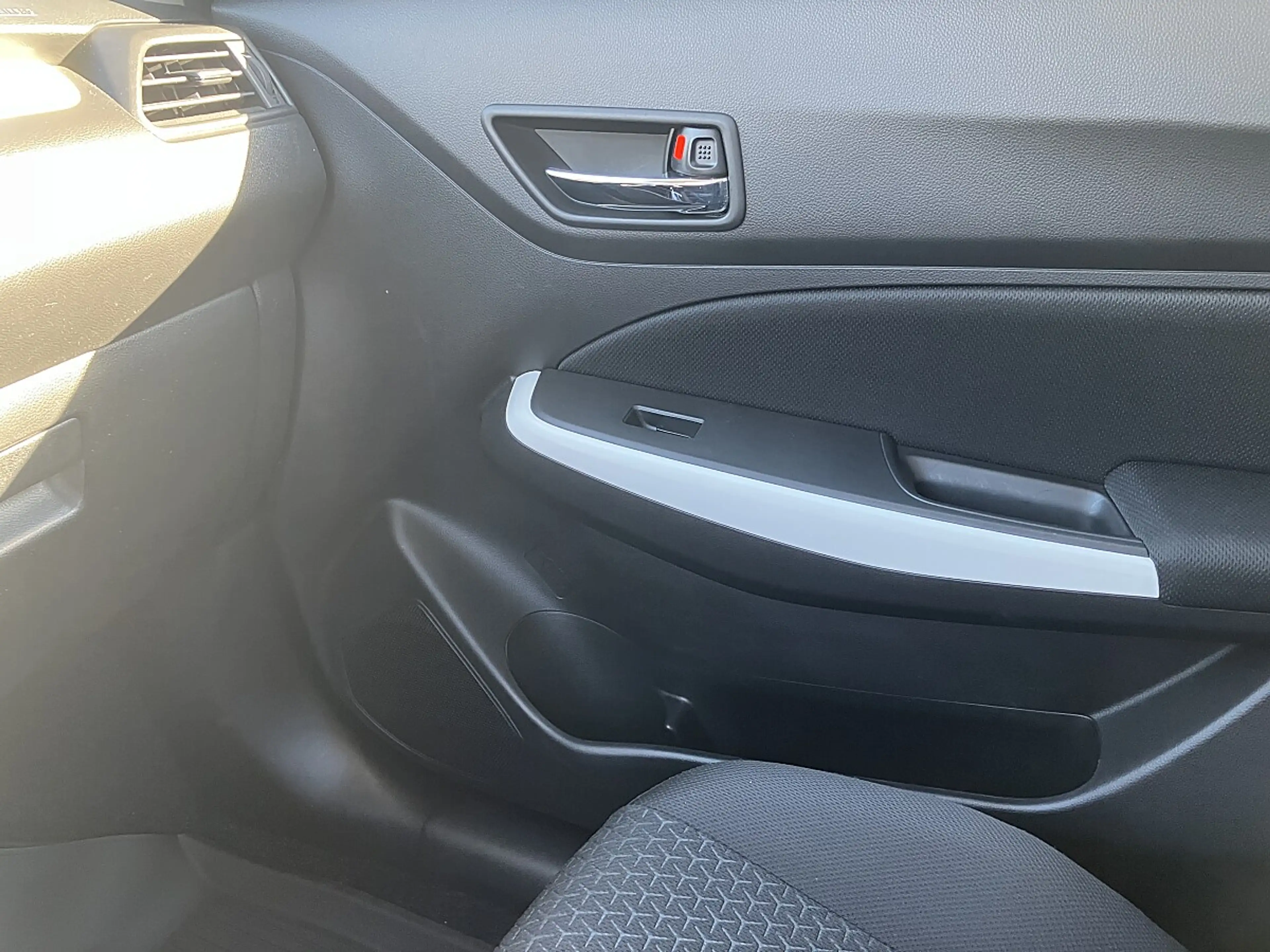 Suzuki Swift 1,2 Hybrid DualJet Clear — photo 11