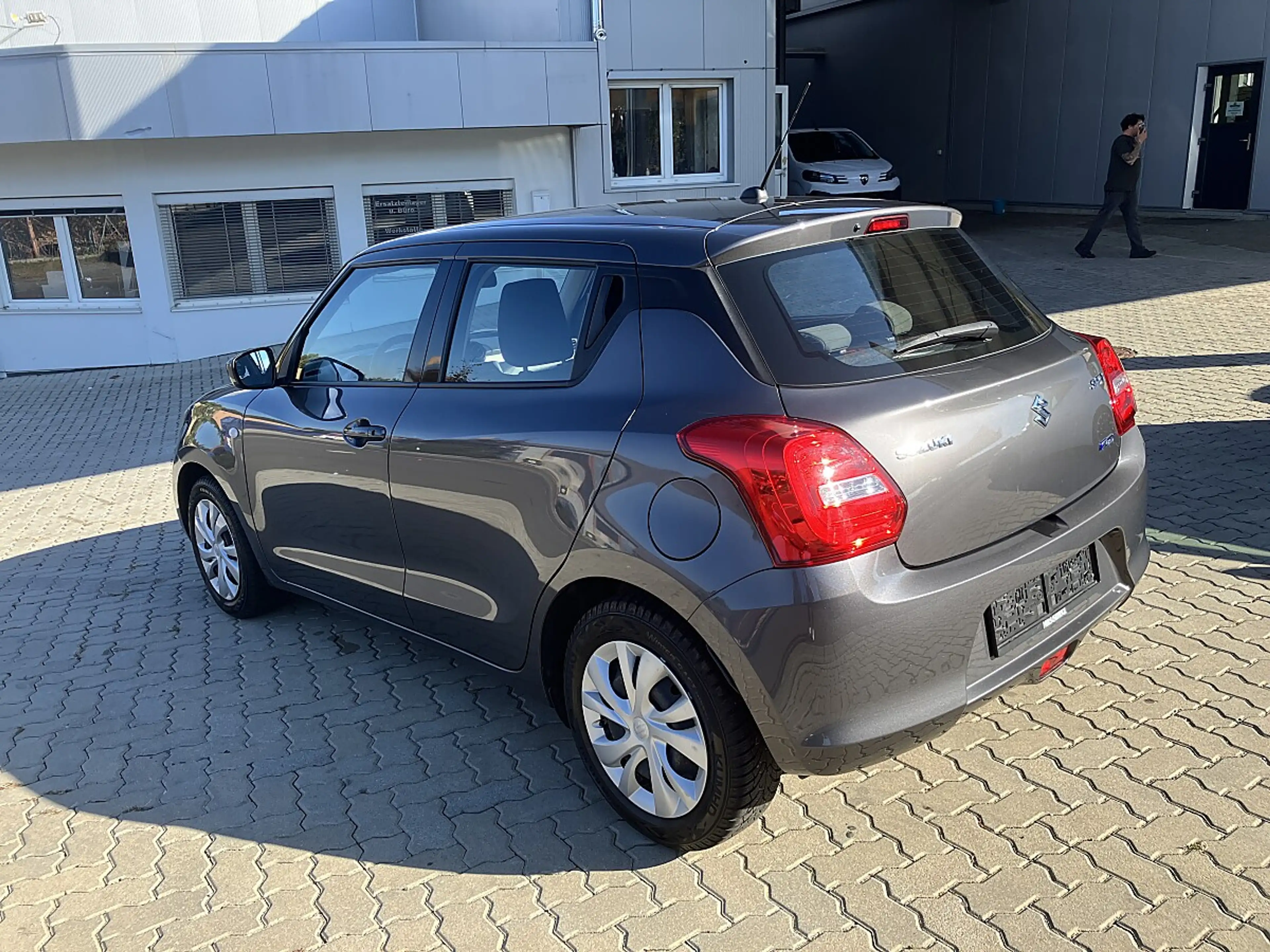 Suzuki Swift 1,2 Hybrid DualJet Clear — photo 5