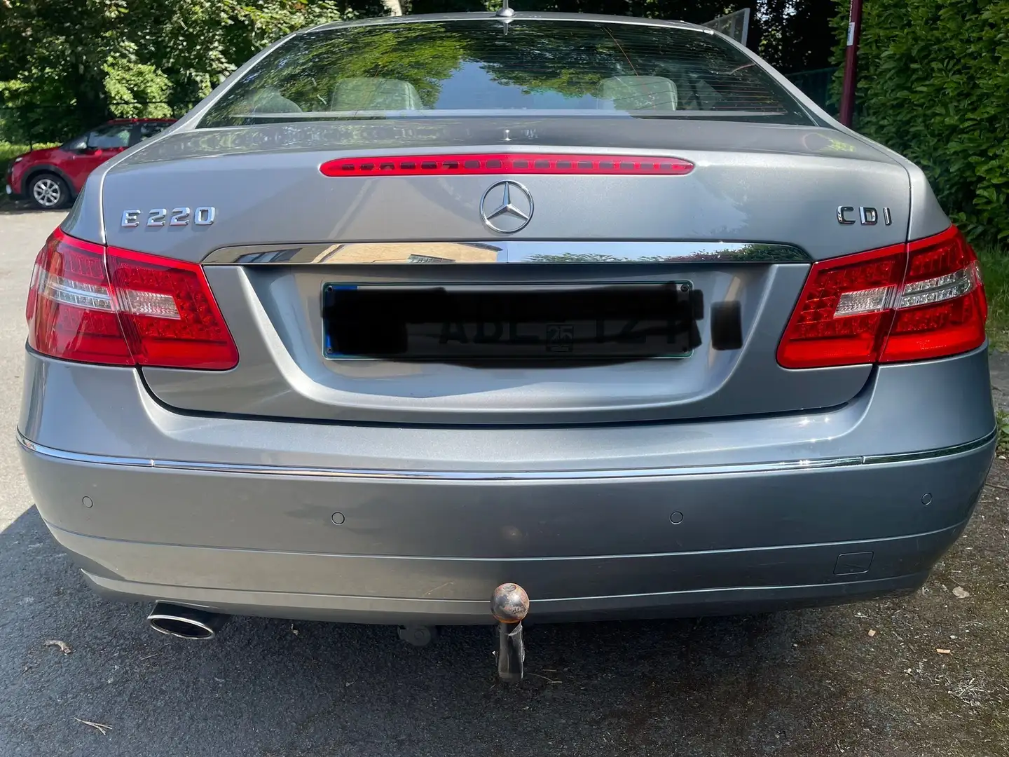 Mercedes-Benz E 220 COUPE CDI BE Elegance Start/Stop Šedá - 2