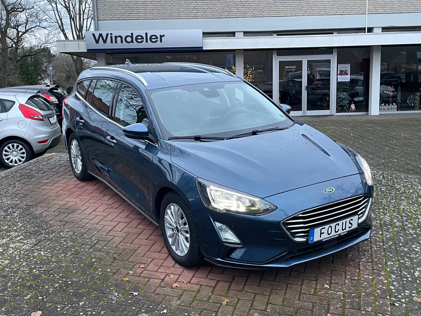 Ford Focus Titanium Winterpaket, Navi, RFK Bleu - 1