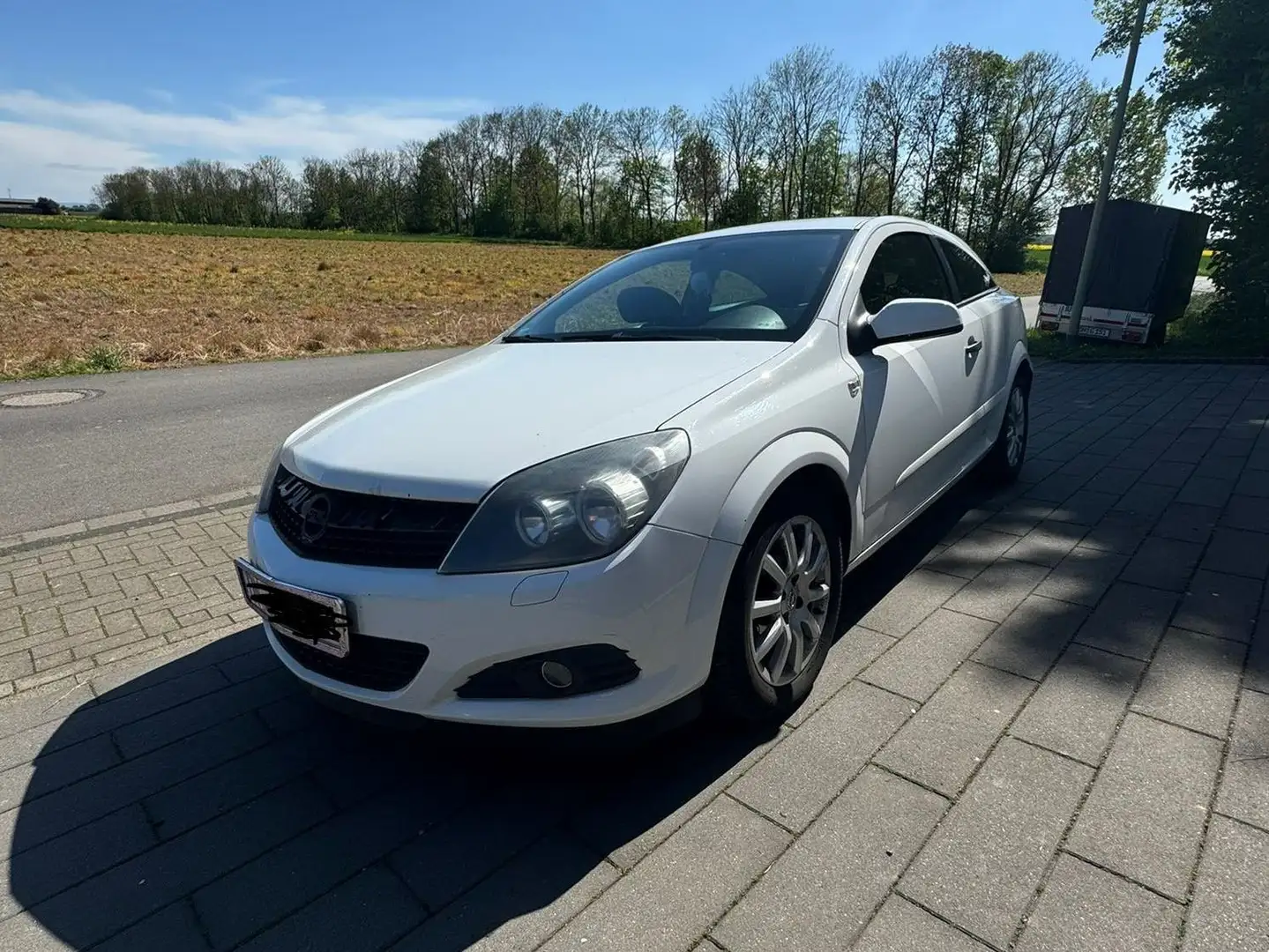Opel Astra Astra GTC Fließheck  3-Türer GTC 1.4 Edition Biały - 2