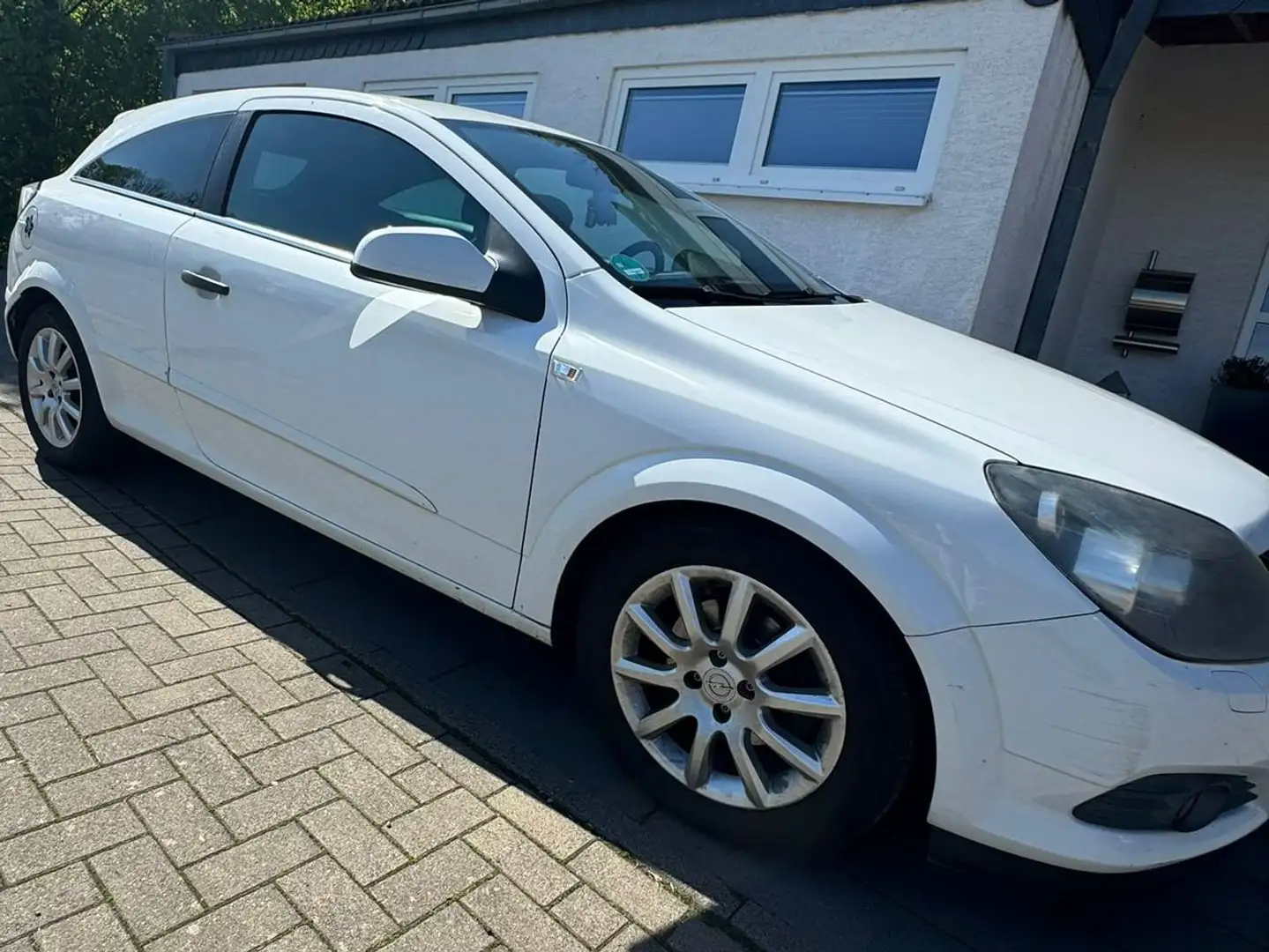 Opel Astra Astra GTC Fließheck  3-Türer GTC 1.4 Edition Biały - 1