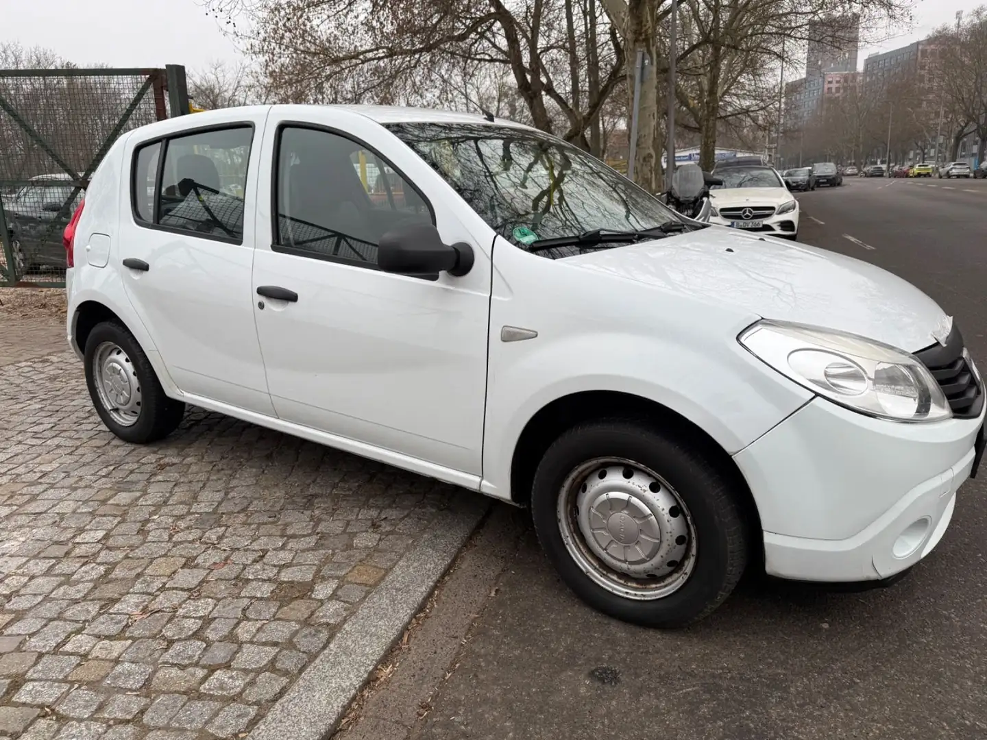 Dacia Sandero Basis Weiß - 2