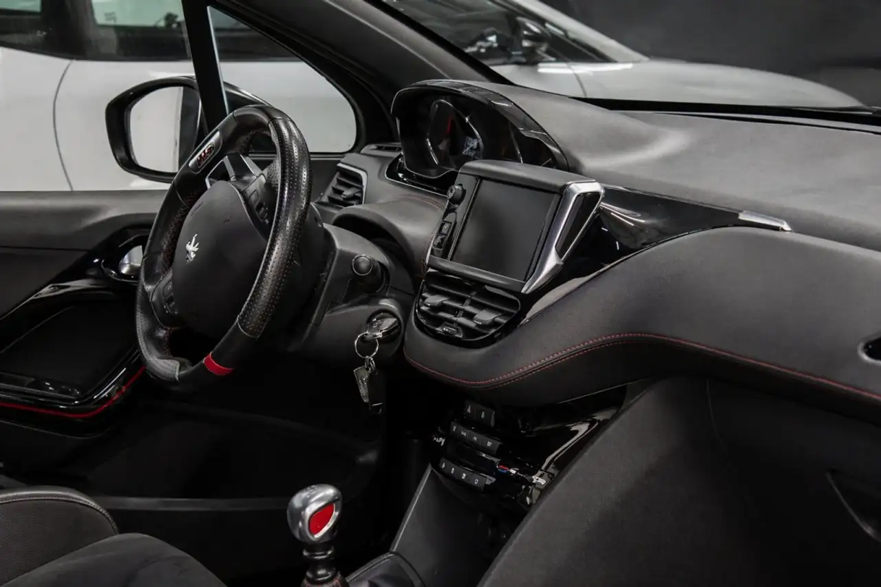 Peugeot 208 208 — photo 13