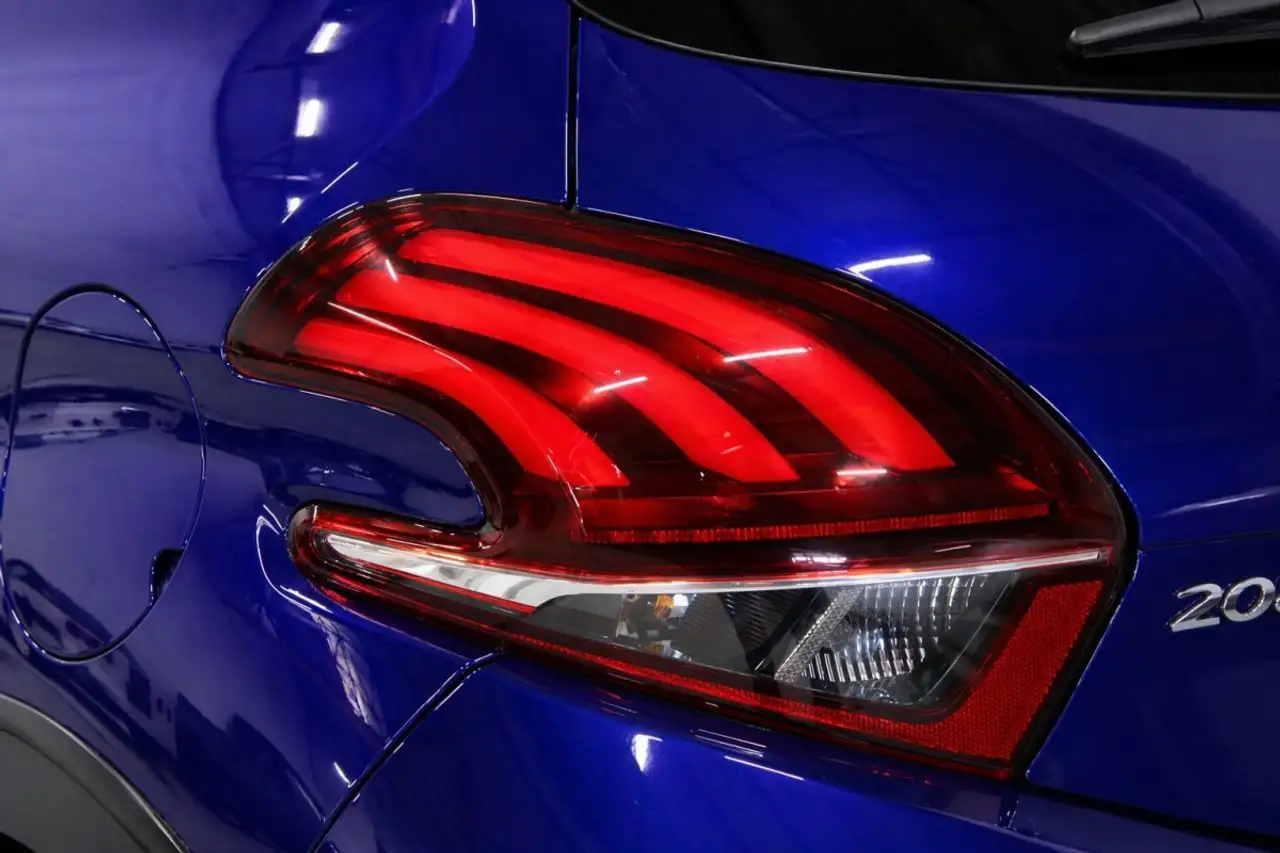 Peugeot 208 208 — photo 21