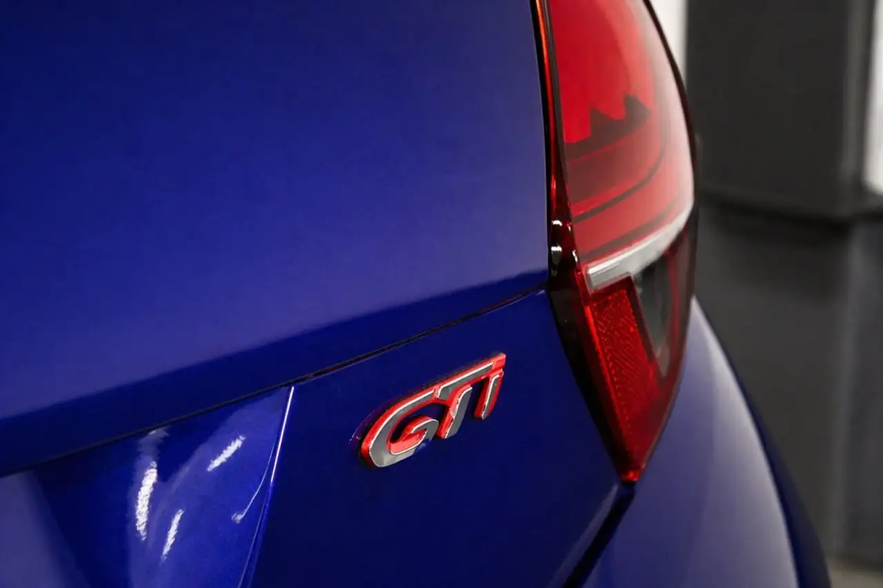 Peugeot 208 208 — photo 20