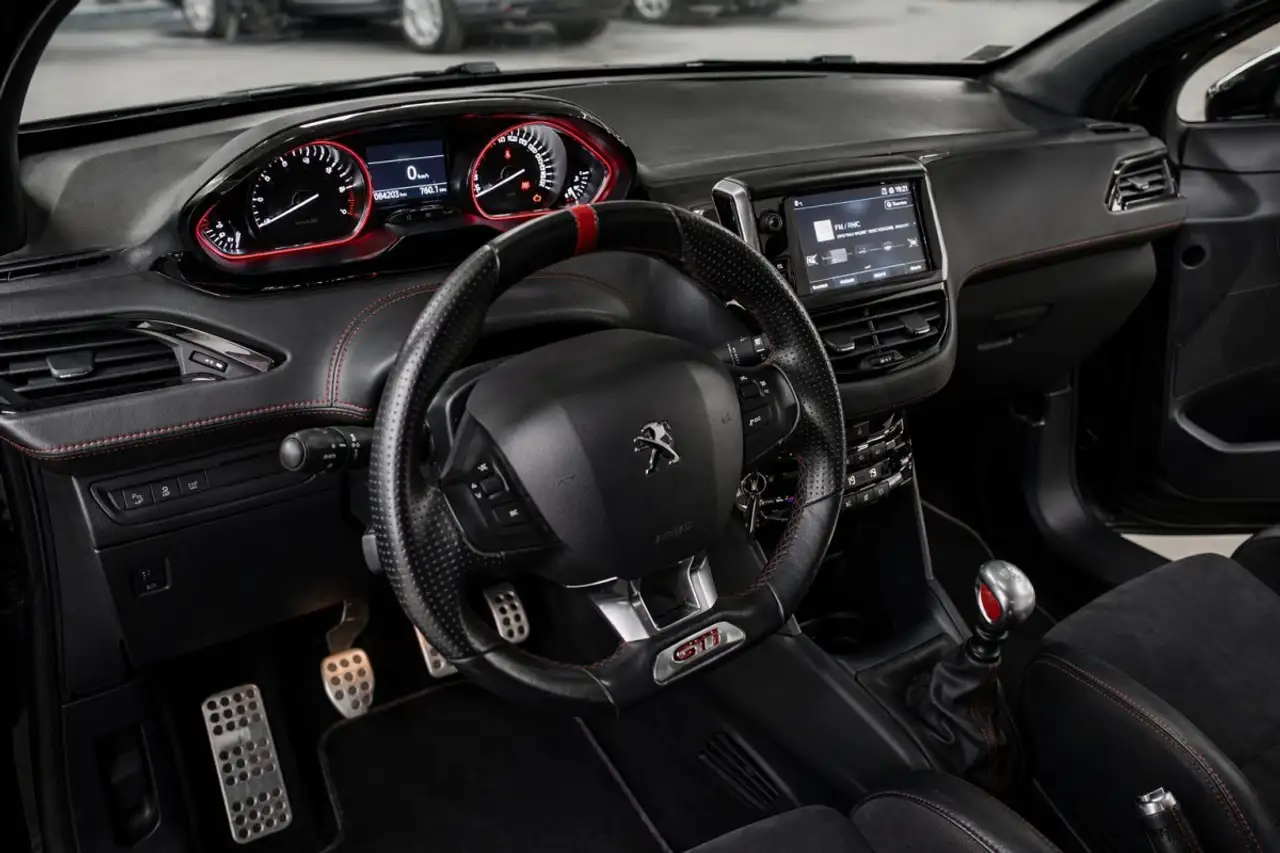 Peugeot 208 208 — photo 12