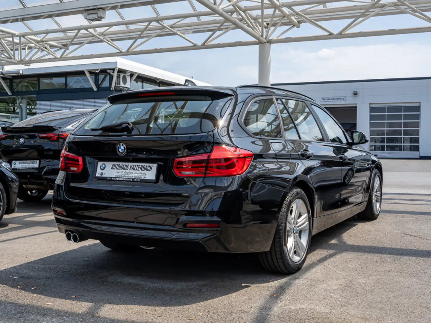 BMW 320 d Touring xDrive Advantage FACEL. AHK LED Zwart - 2