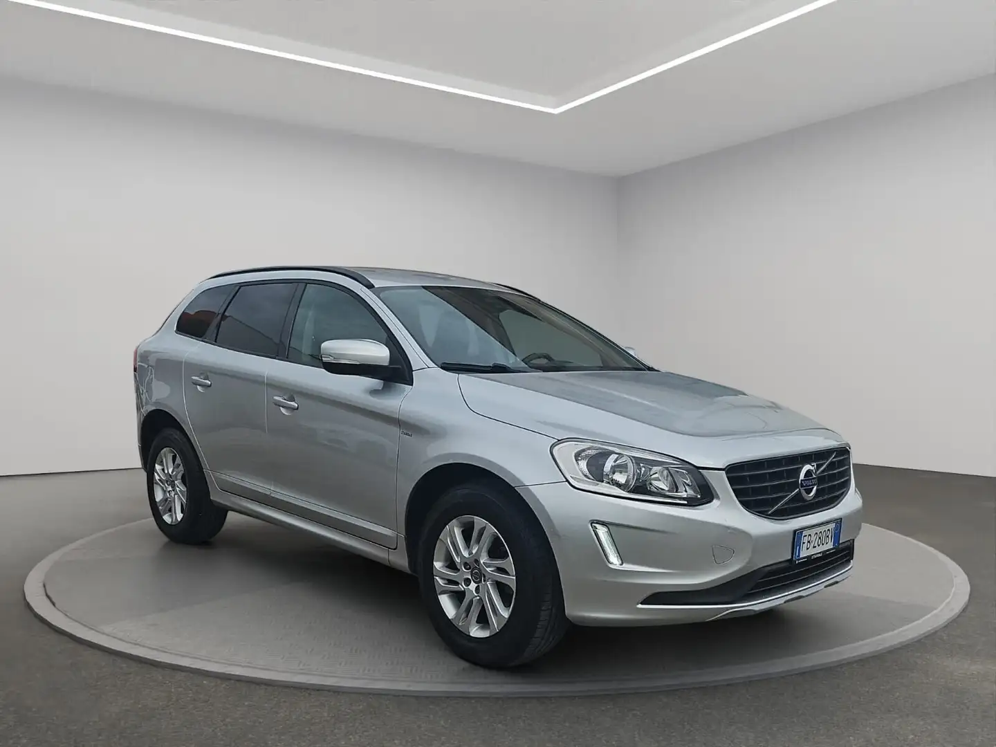 Volvo XC60 D3 FWD 150CV Momentum AUTO NAVI Zilver - 1